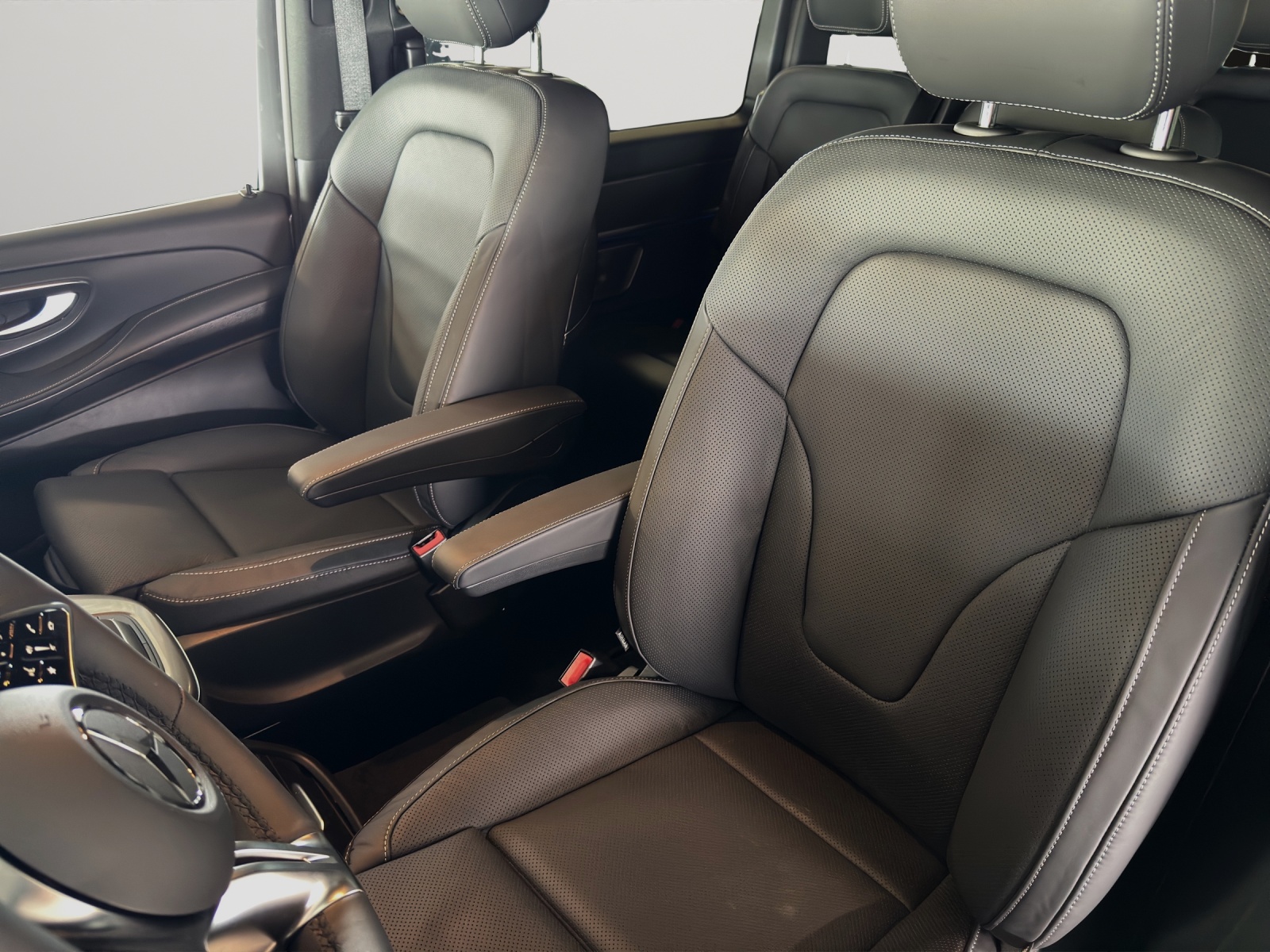 MERCEDES-BENZ V 300 d Exclusive lang Swiss Edition 4Matic-image-6