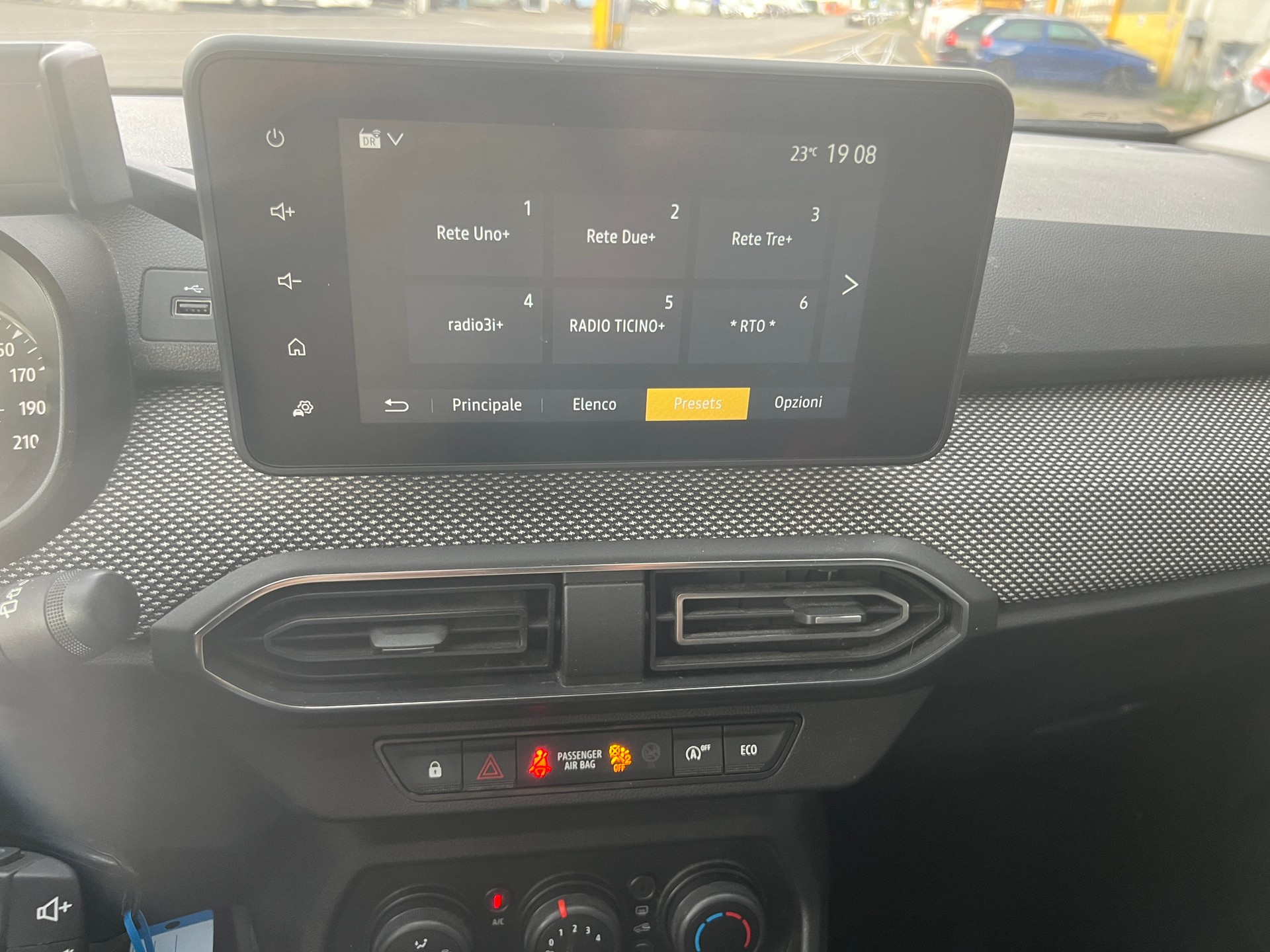 DACIA Sandero TCe 90 Comfort-image-14