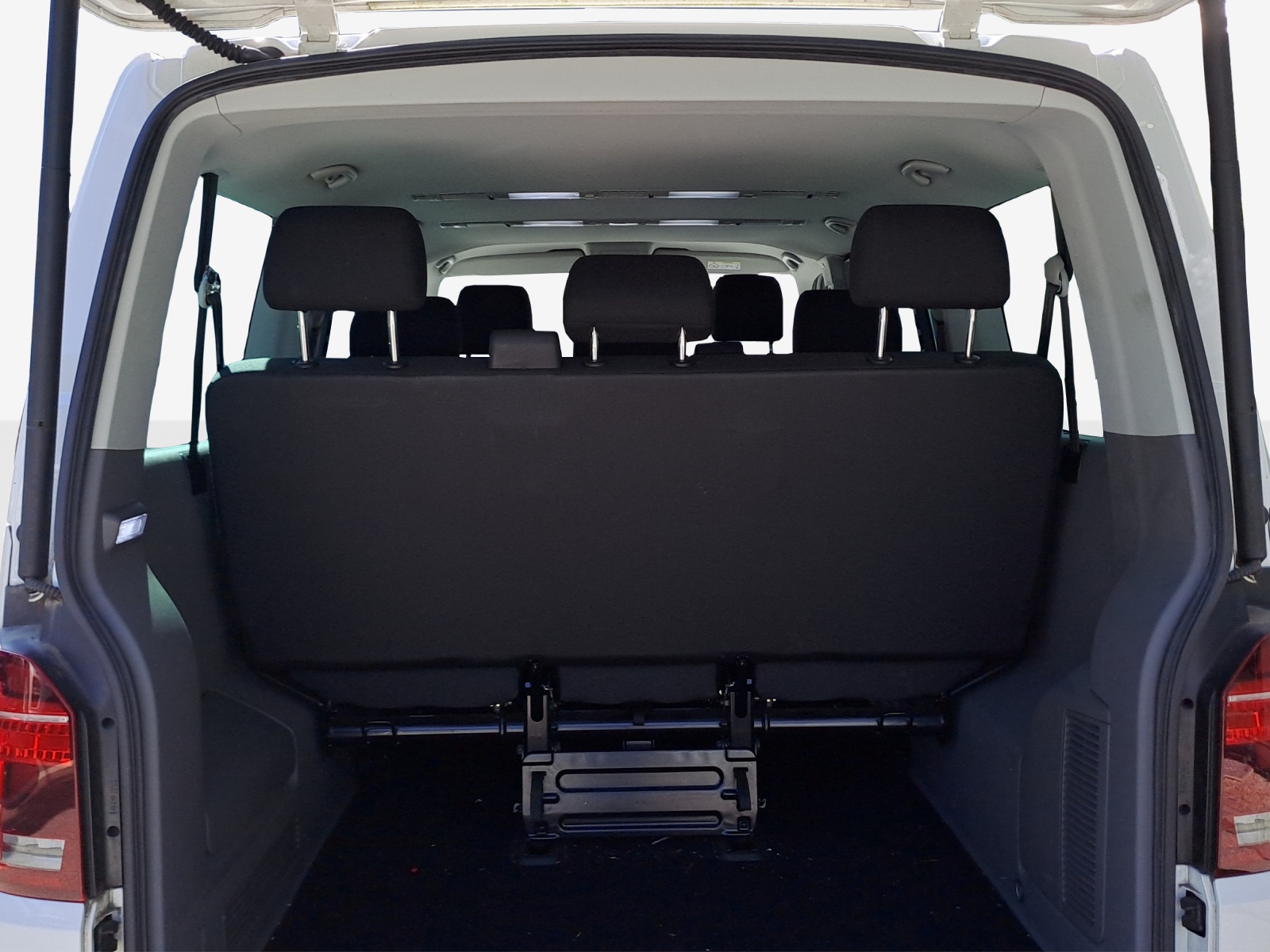 VW T6.1 2.0 TDI 4Motion DSG-image-12