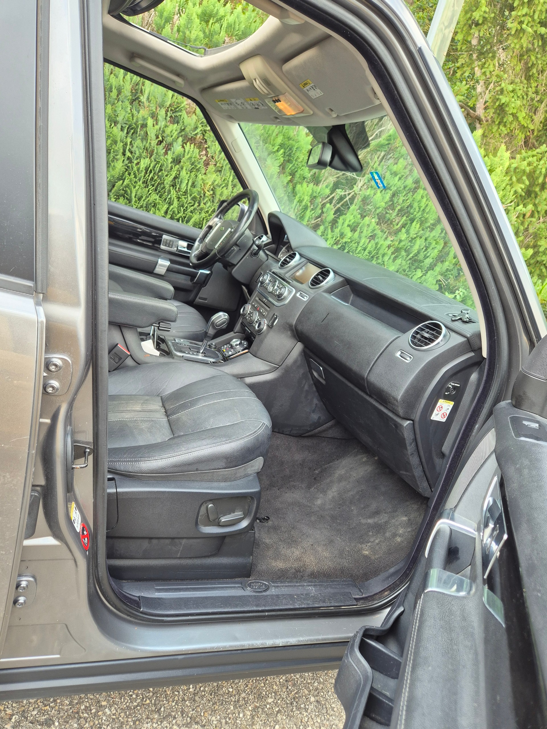 LAND ROVER Discovery 3.0 TDV6 HSE Automatic-image-11