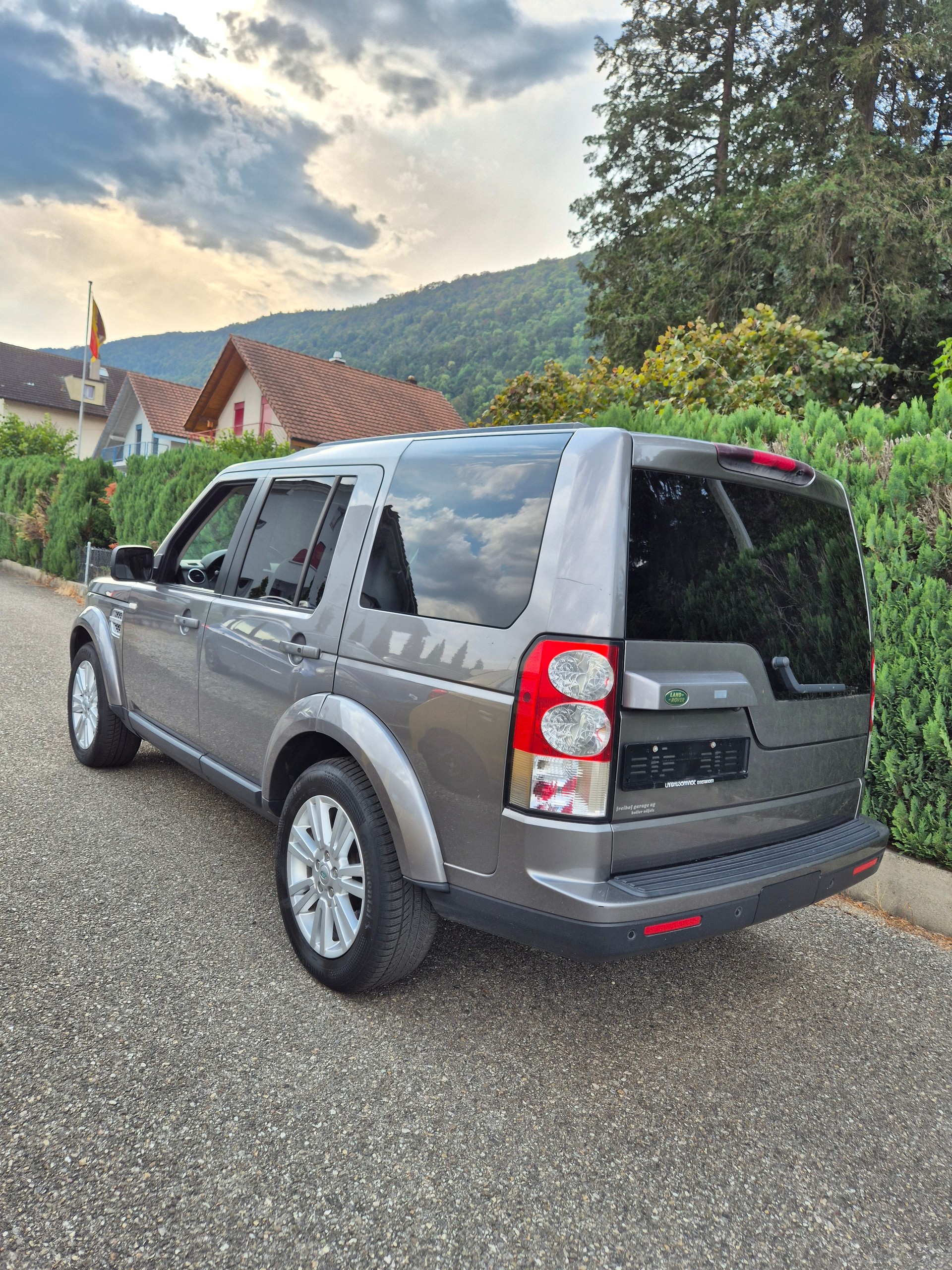 LAND ROVER Discovery 3.0 TDV6 HSE Automatic-image-2