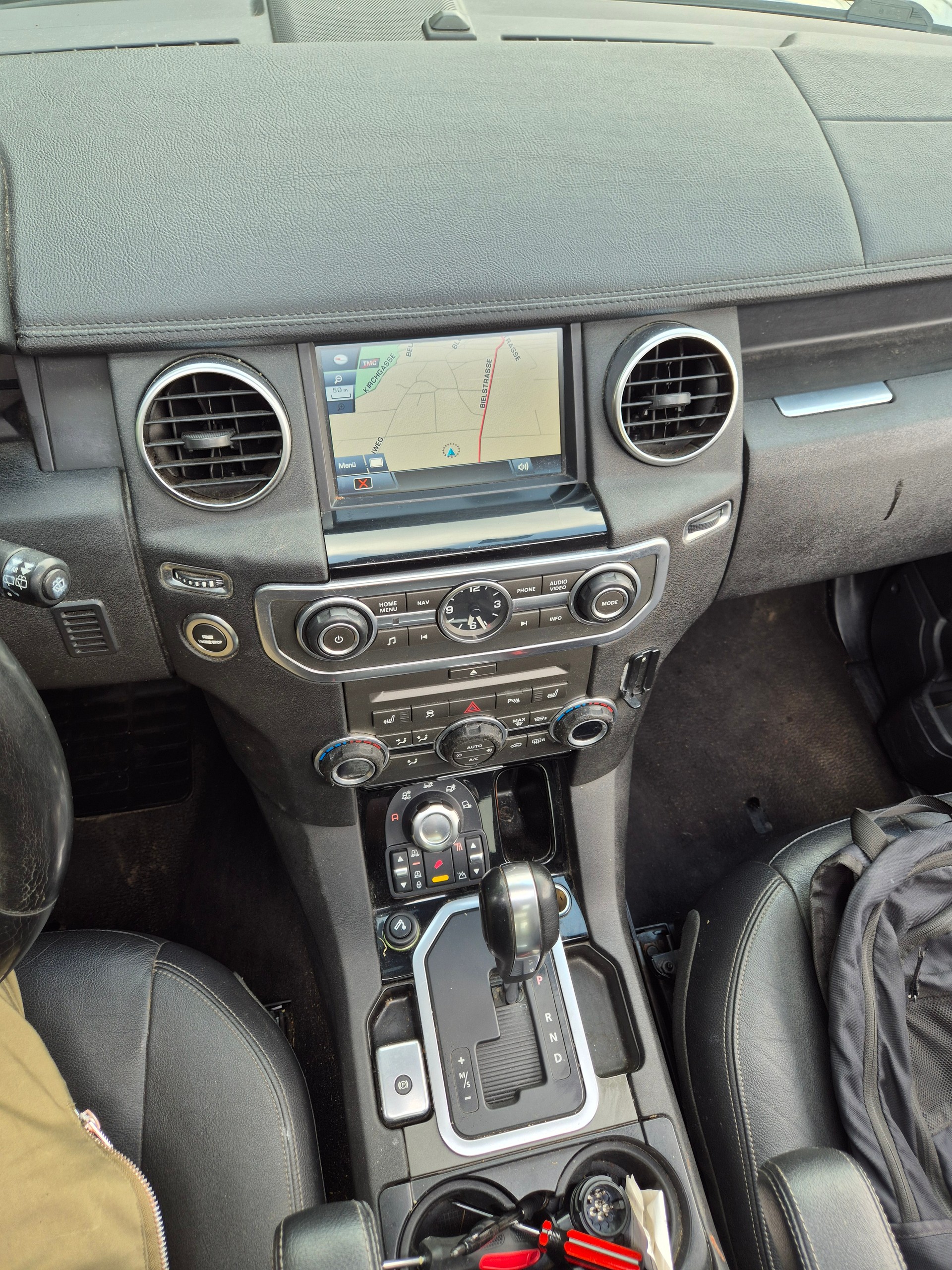 LAND ROVER Discovery 3.0 TDV6 HSE Automatic-image-7