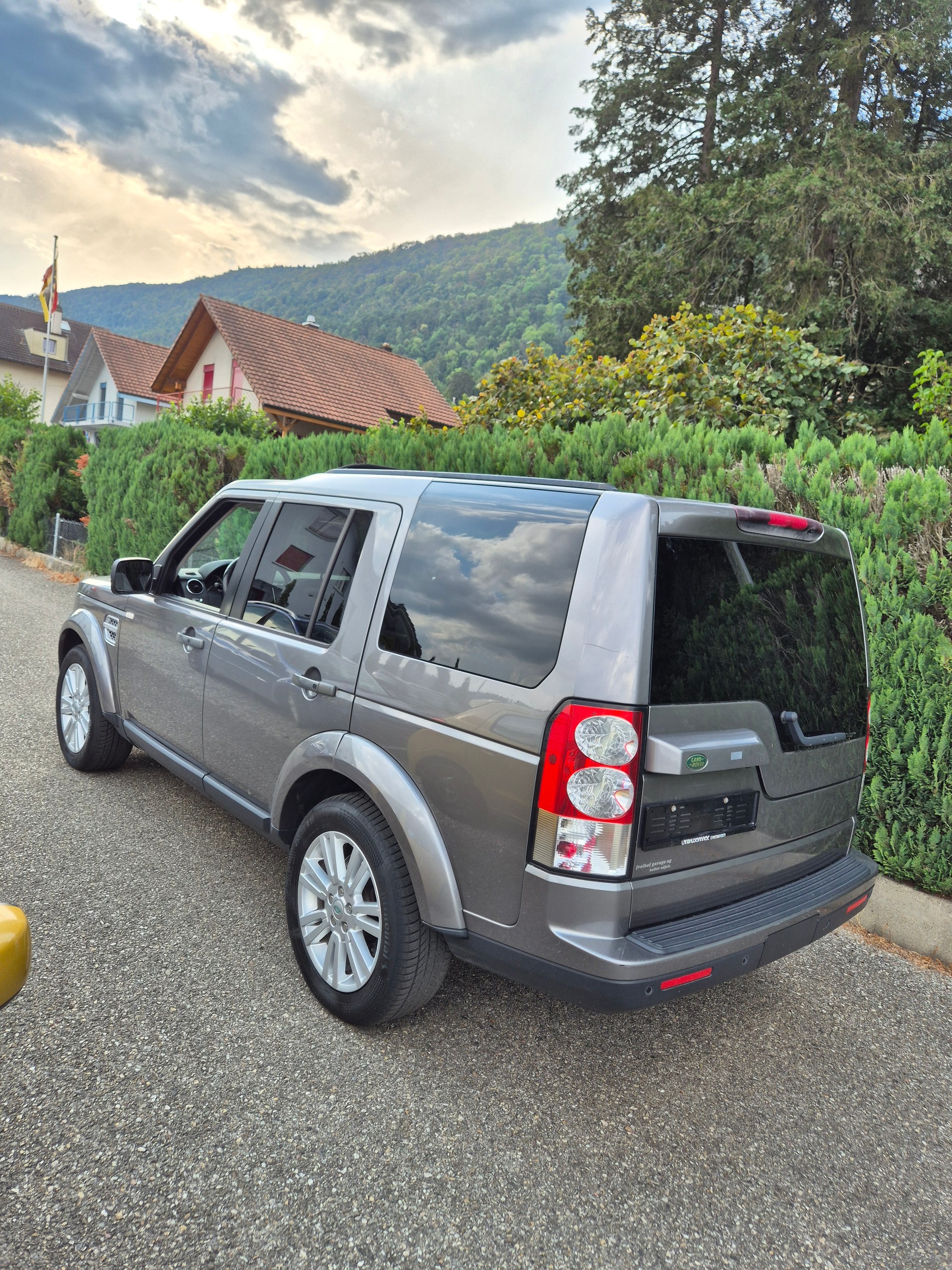 LAND ROVER Discovery 3.0 TDV6 HSE Automatic-image-4