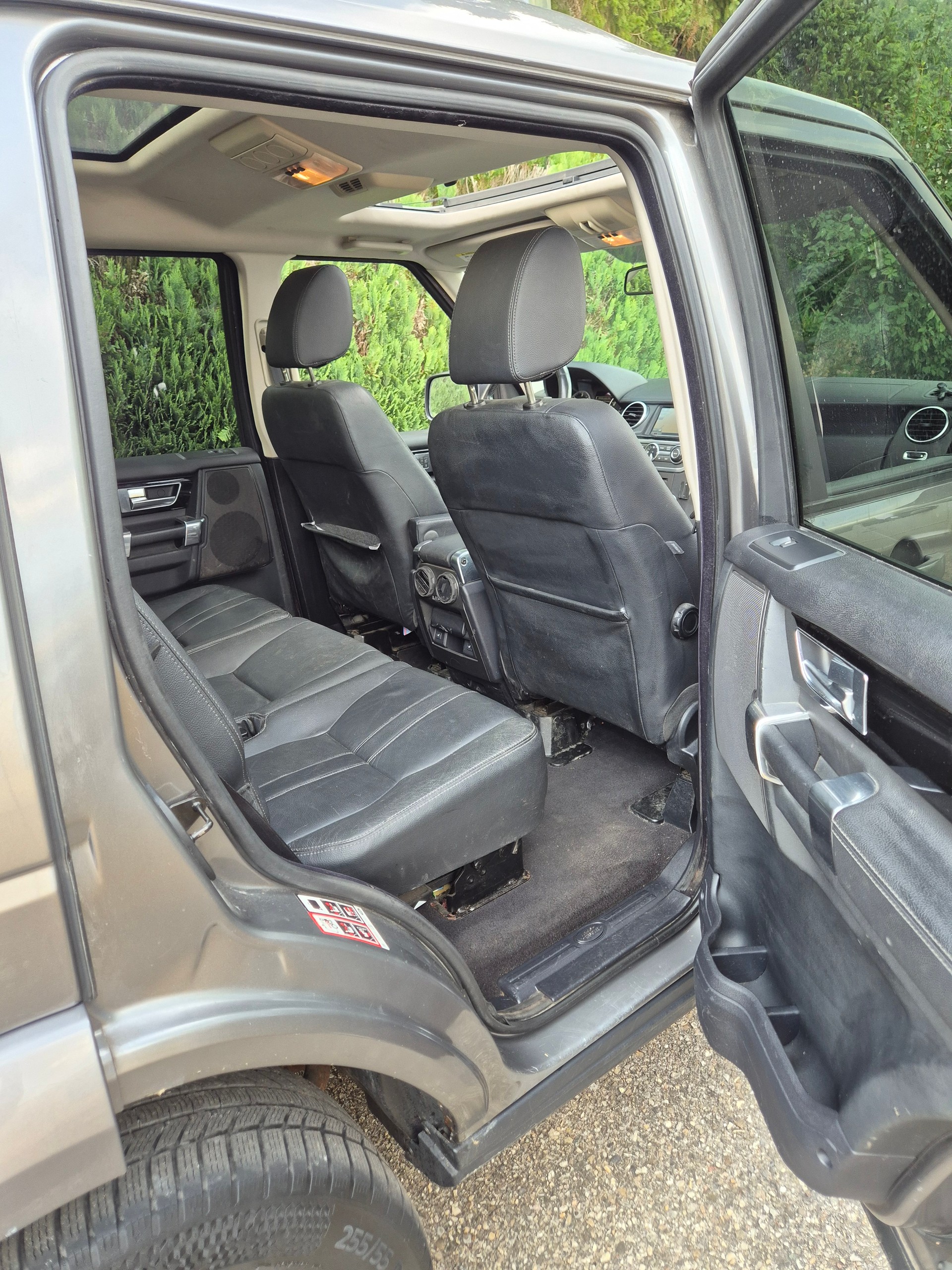 LAND ROVER Discovery 3.0 TDV6 HSE Automatic-image-10