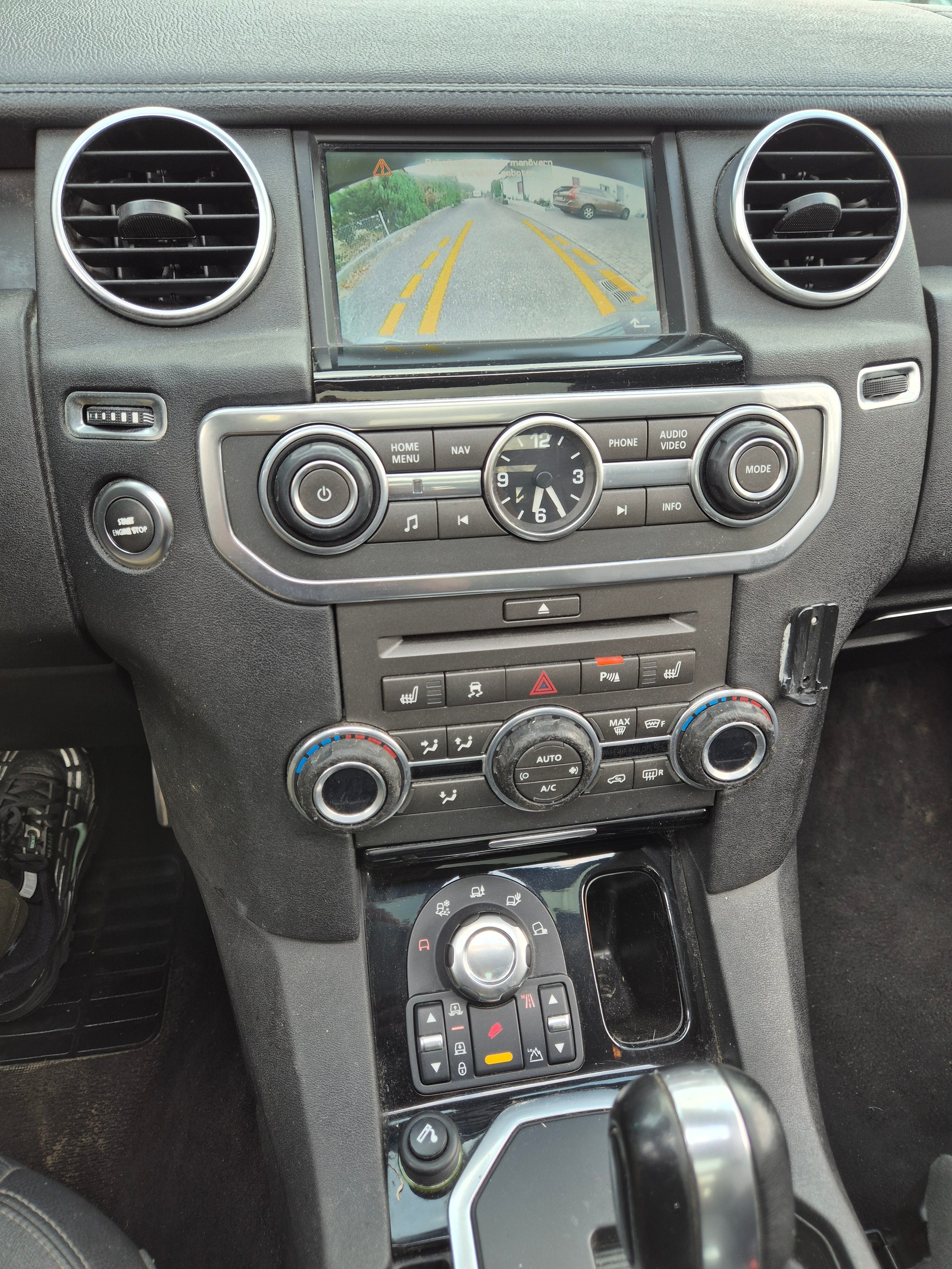 LAND ROVER Discovery 3.0 TDV6 HSE Automatic-image-8