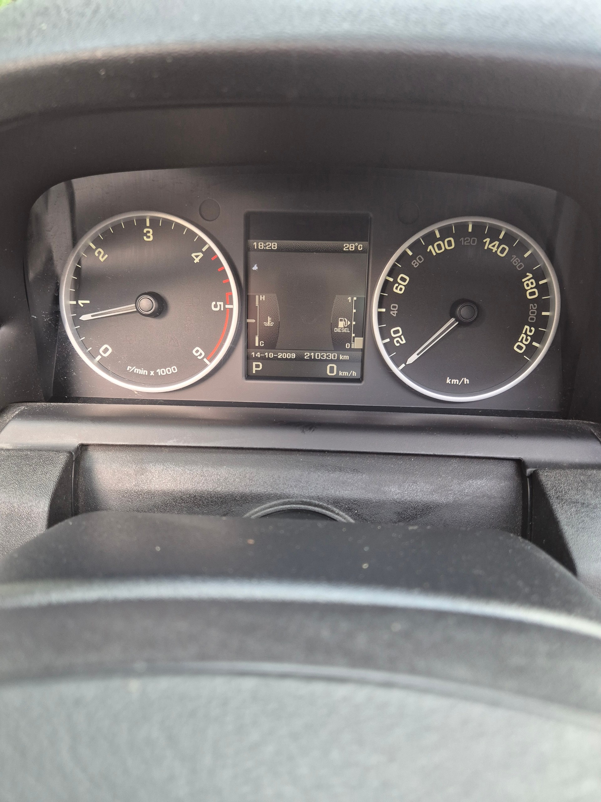 LAND ROVER Discovery 3.0 TDV6 HSE Automatic-image-9
