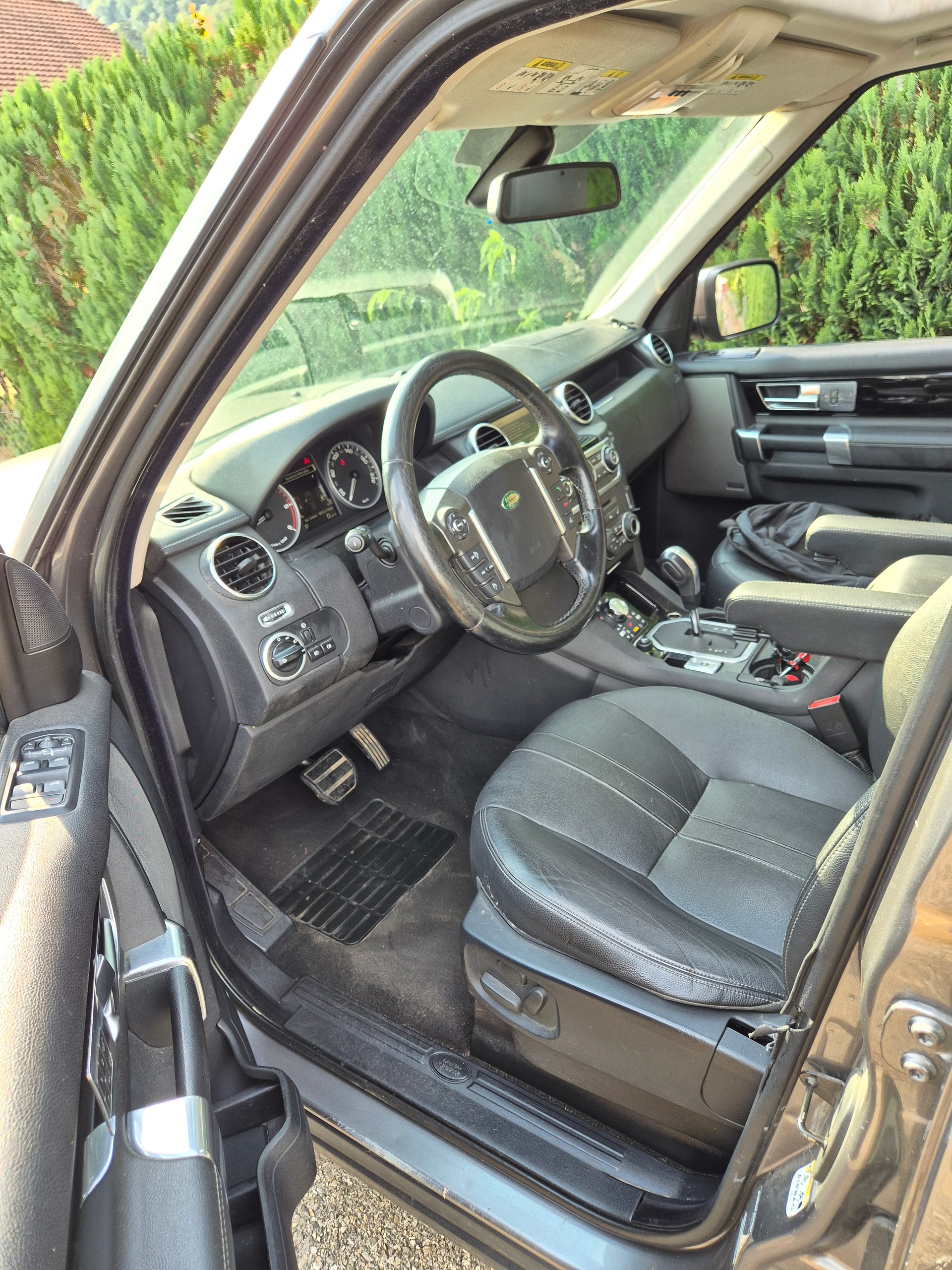 LAND ROVER Discovery 3.0 TDV6 HSE Automatic-image-14