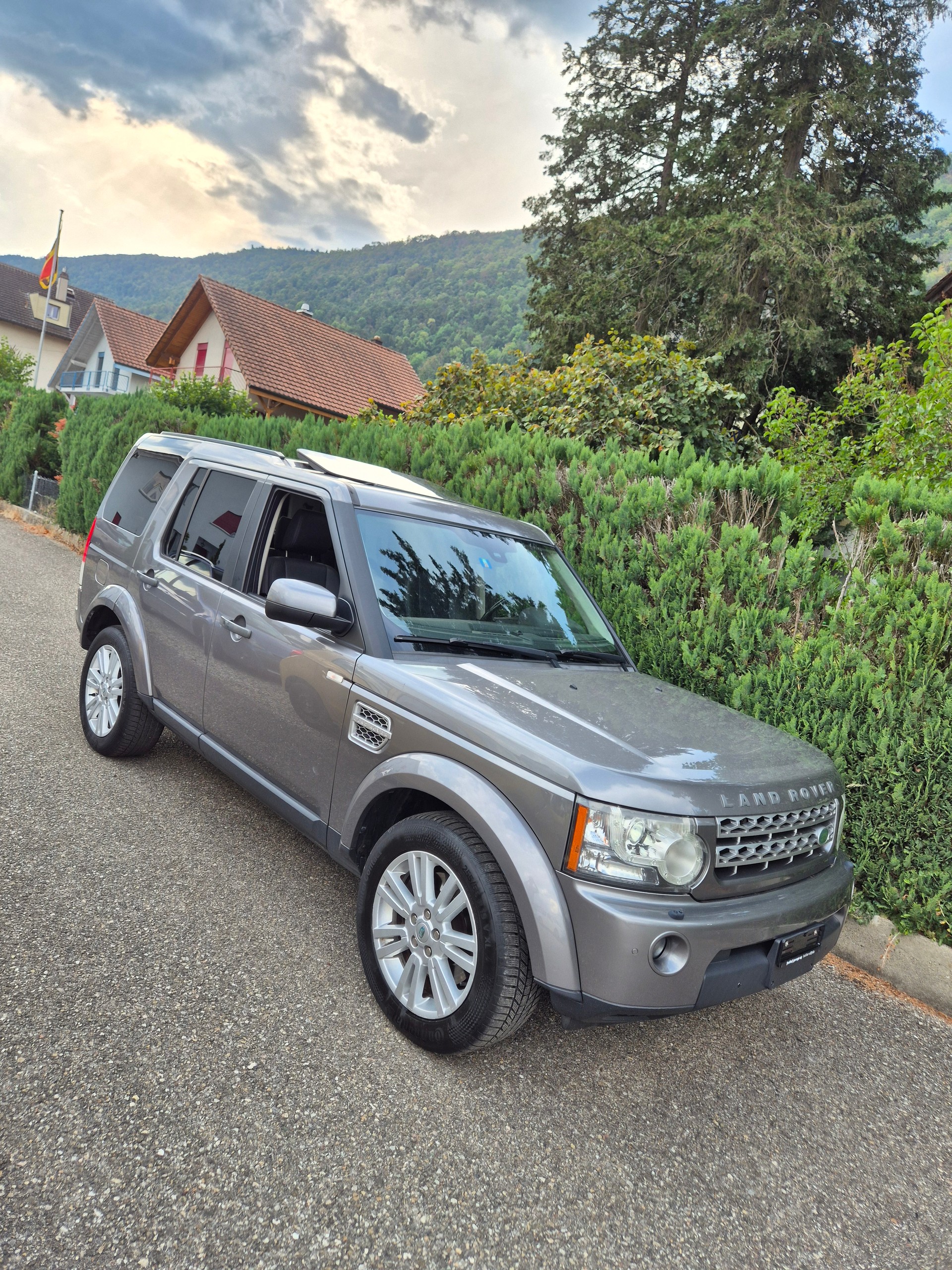 LAND ROVER Discovery 3.0 TDV6 HSE Automatic-image-1