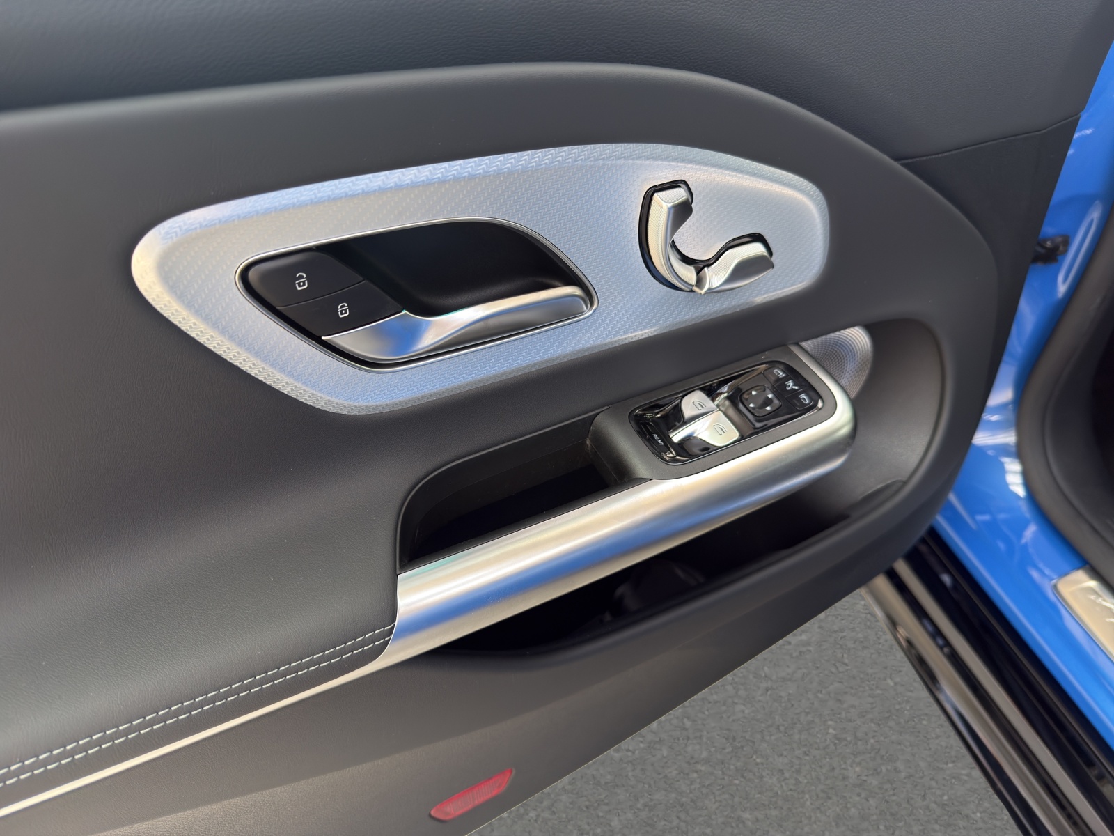 MERCEDES-BENZ CLA 350 4 Matic 85 kWh EQ-image-12