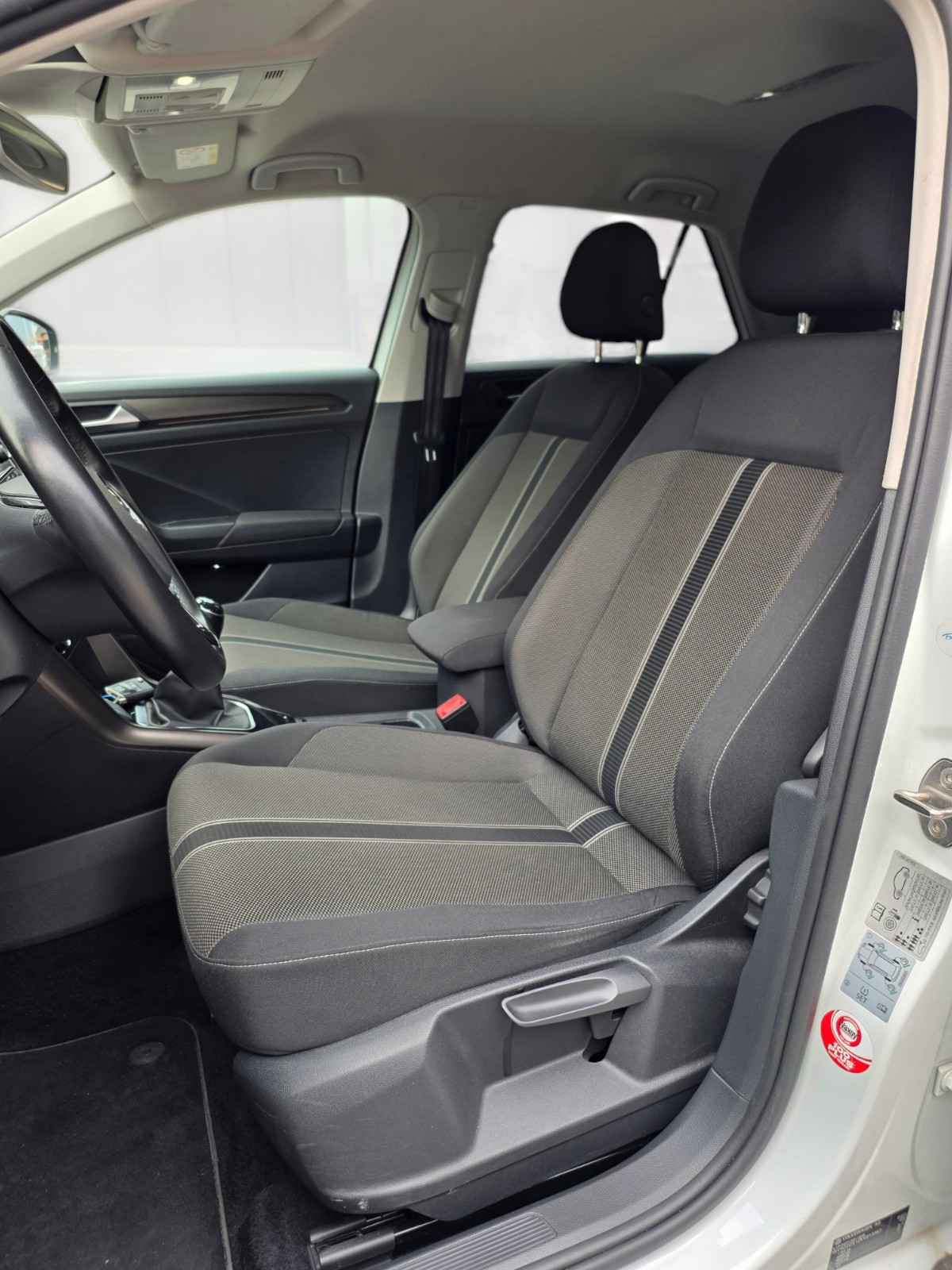 VW T-Roc 1.0 TSI Advance-image-11