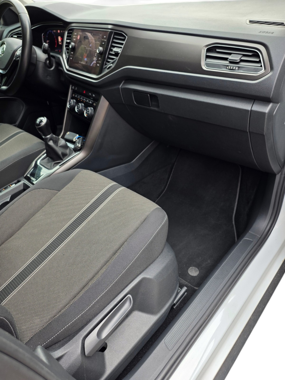 VW T-Roc 1.0 TSI Advance-image-13