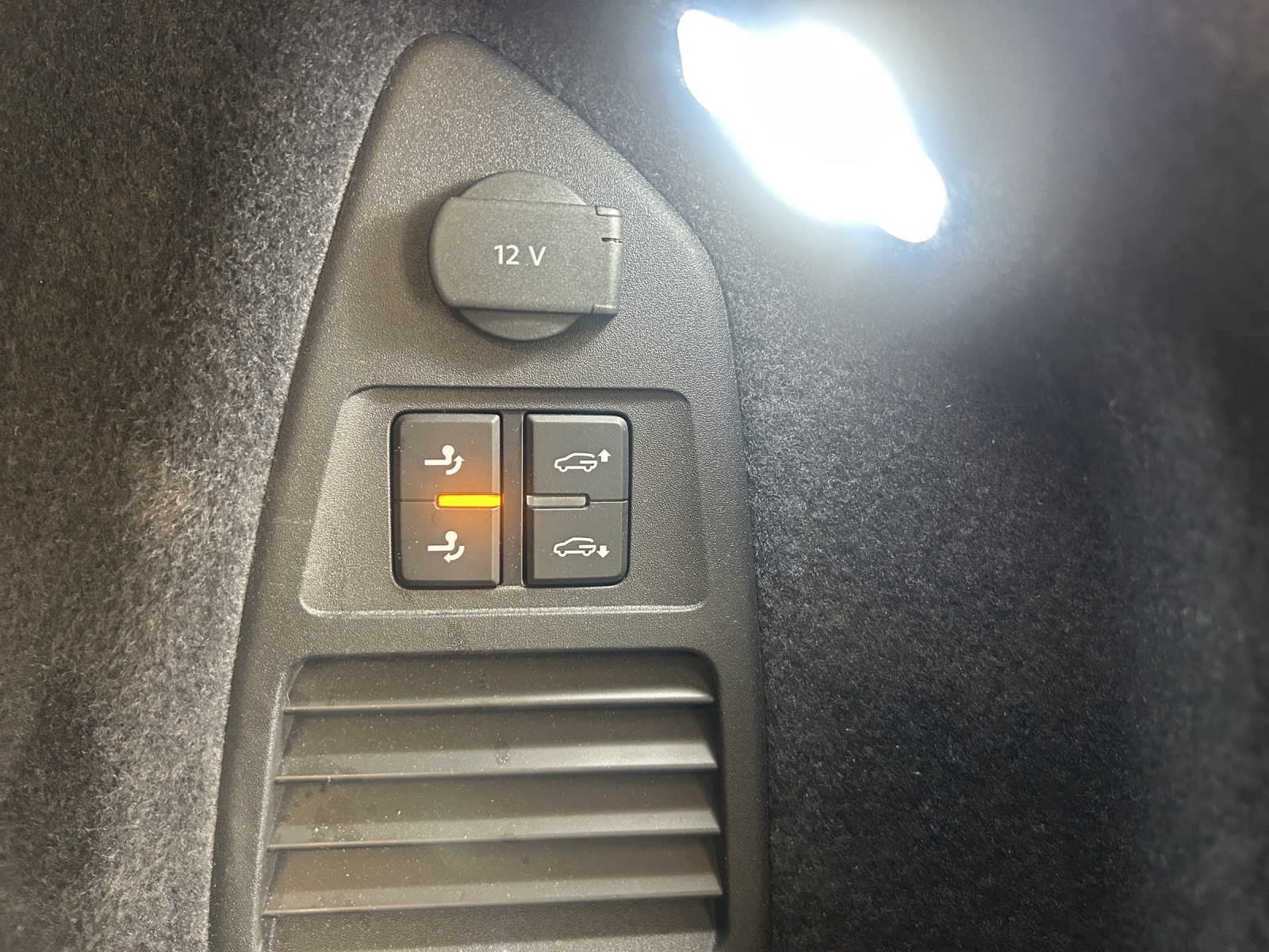 VW Touareg 3.0 TSI eHybrid R Tiptronic-image-12