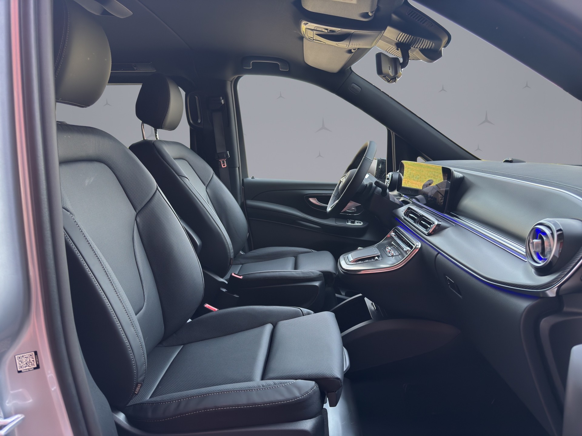 MERCEDES-BENZ V 300 d Swiss Ed. lang 4matic Van-image-16