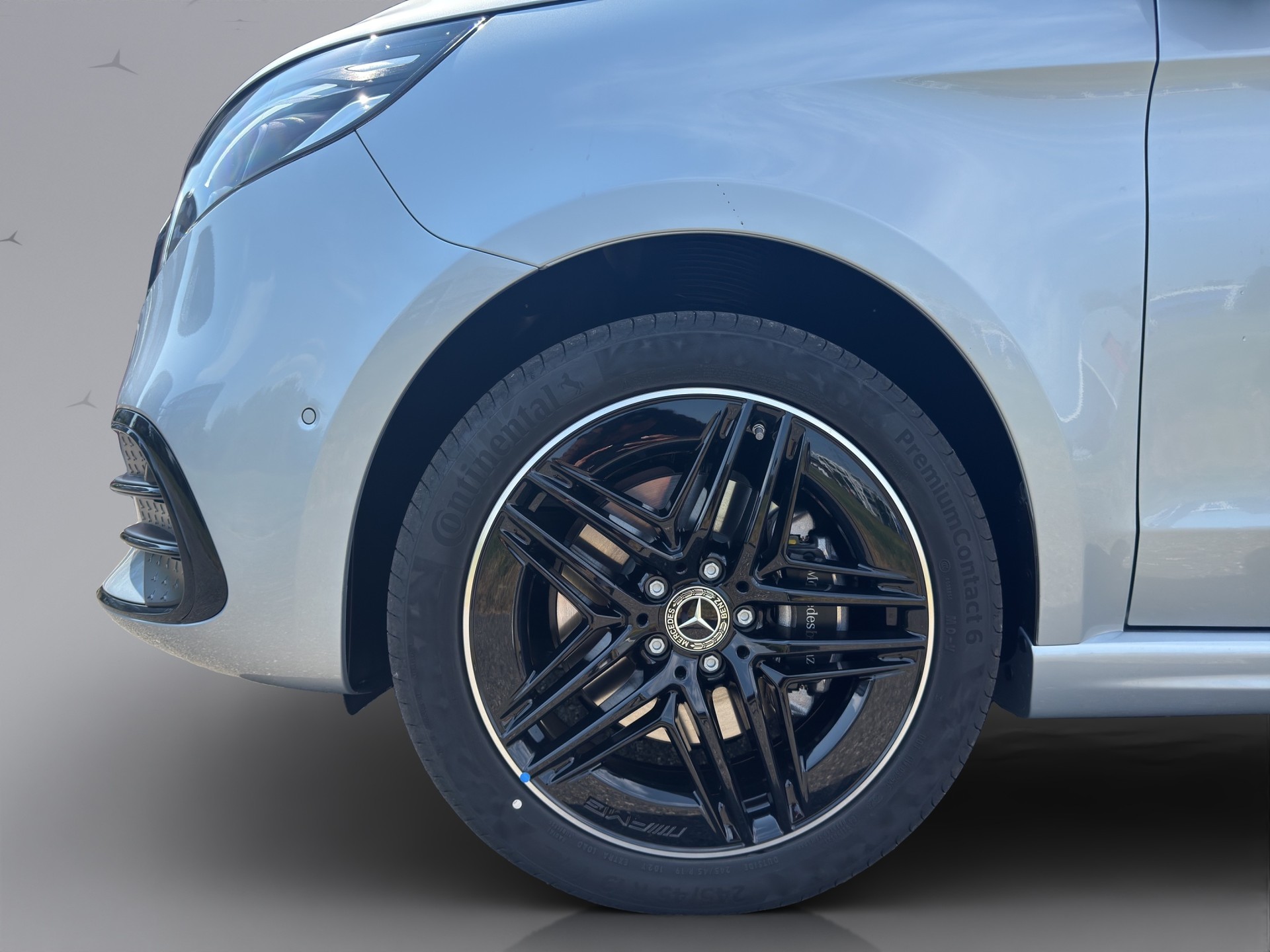 MERCEDES-BENZ V 300 d Swiss Ed. lang 4matic Van-image-2