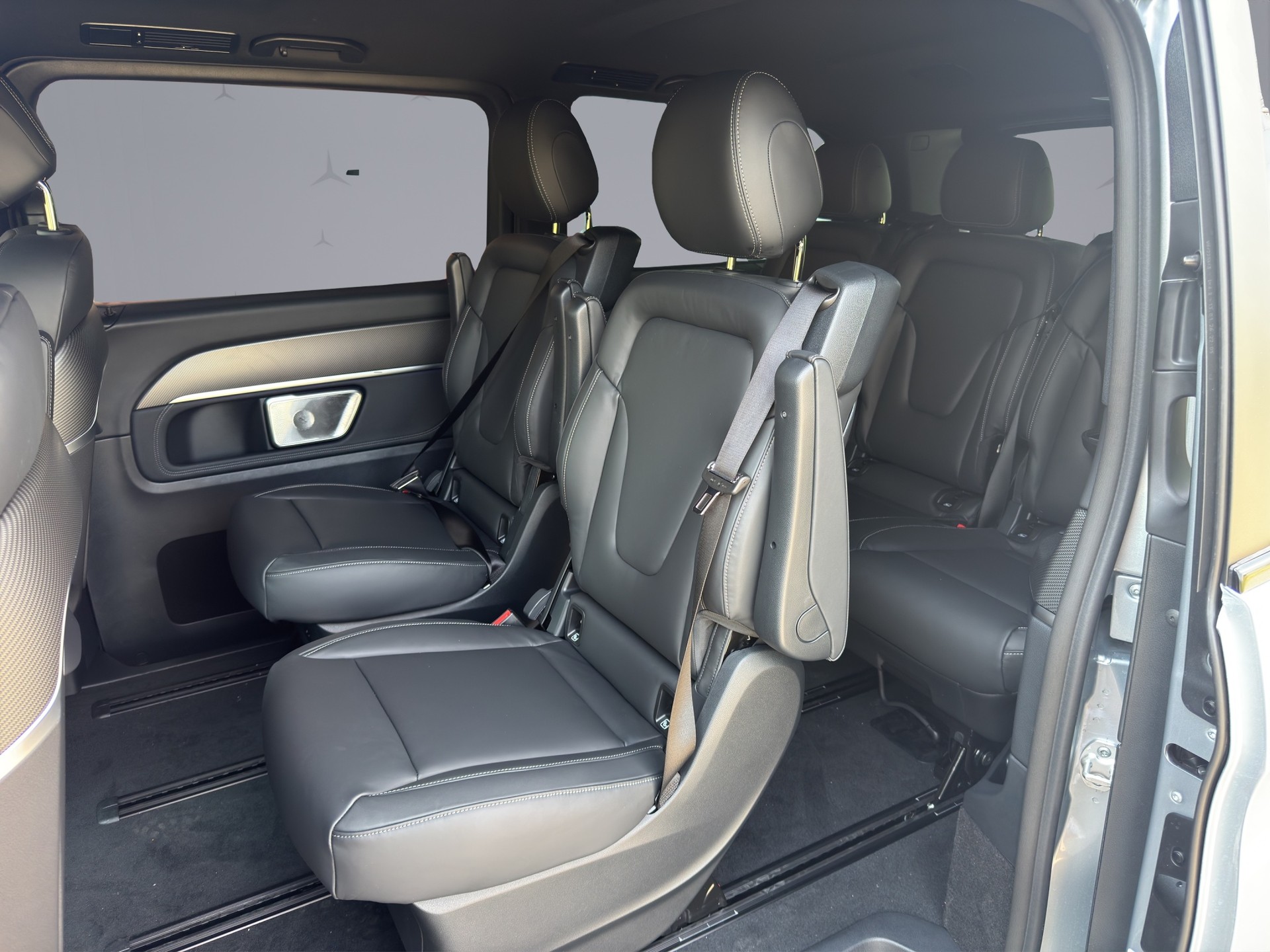 MERCEDES-BENZ V 300 d Swiss Ed. lang 4matic Van-image-12