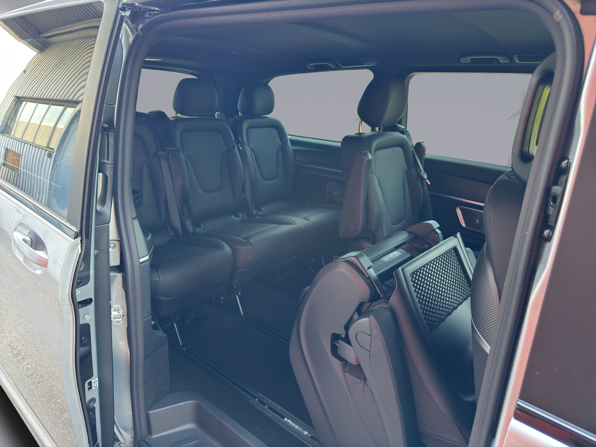 MERCEDES-BENZ V 300 d Swiss Ed. lang 4matic Van-image-17