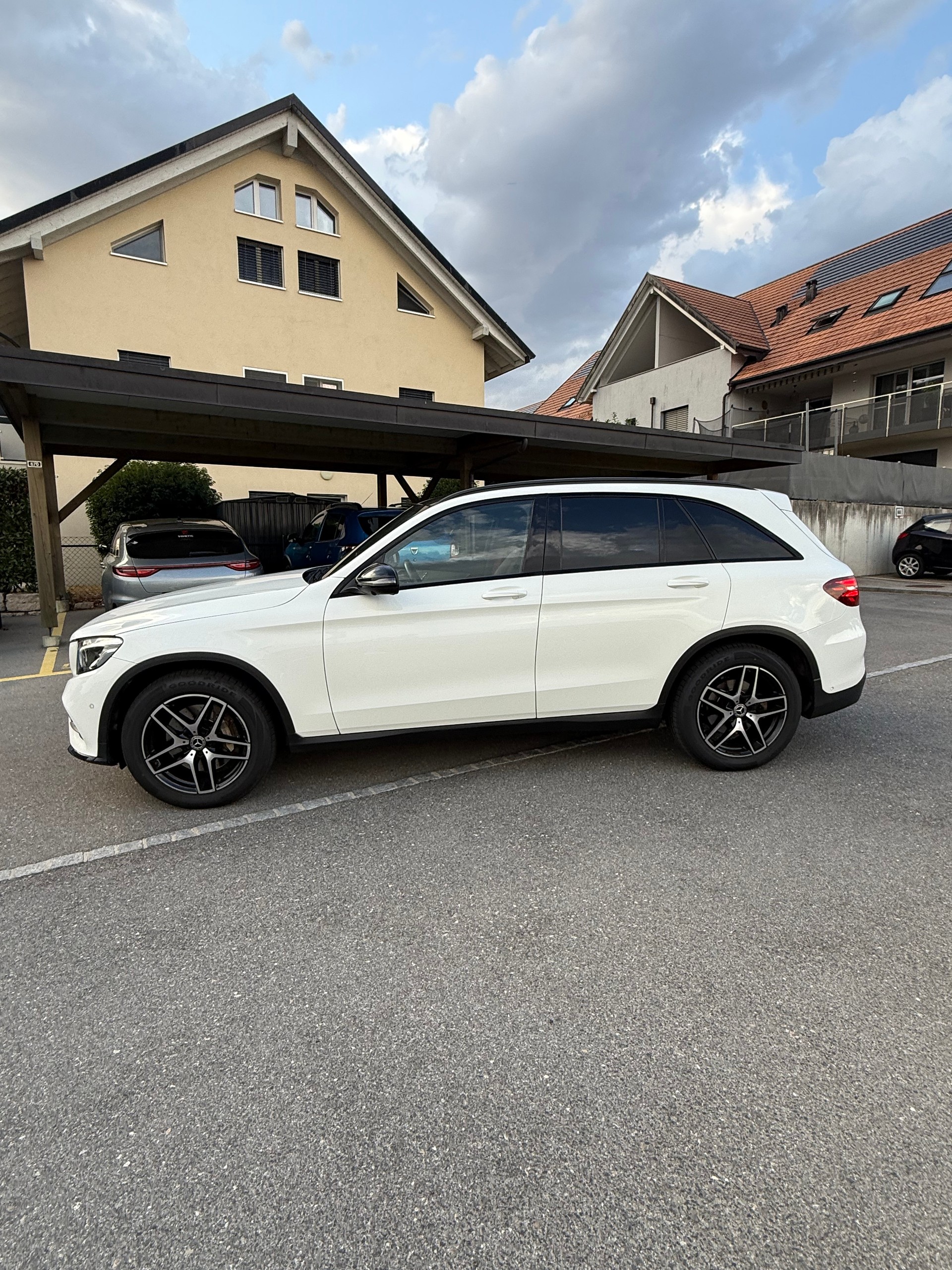 MERCEDES-BENZ GLC 250 d AMG Line 4Matic 9G-Tronic-image-2