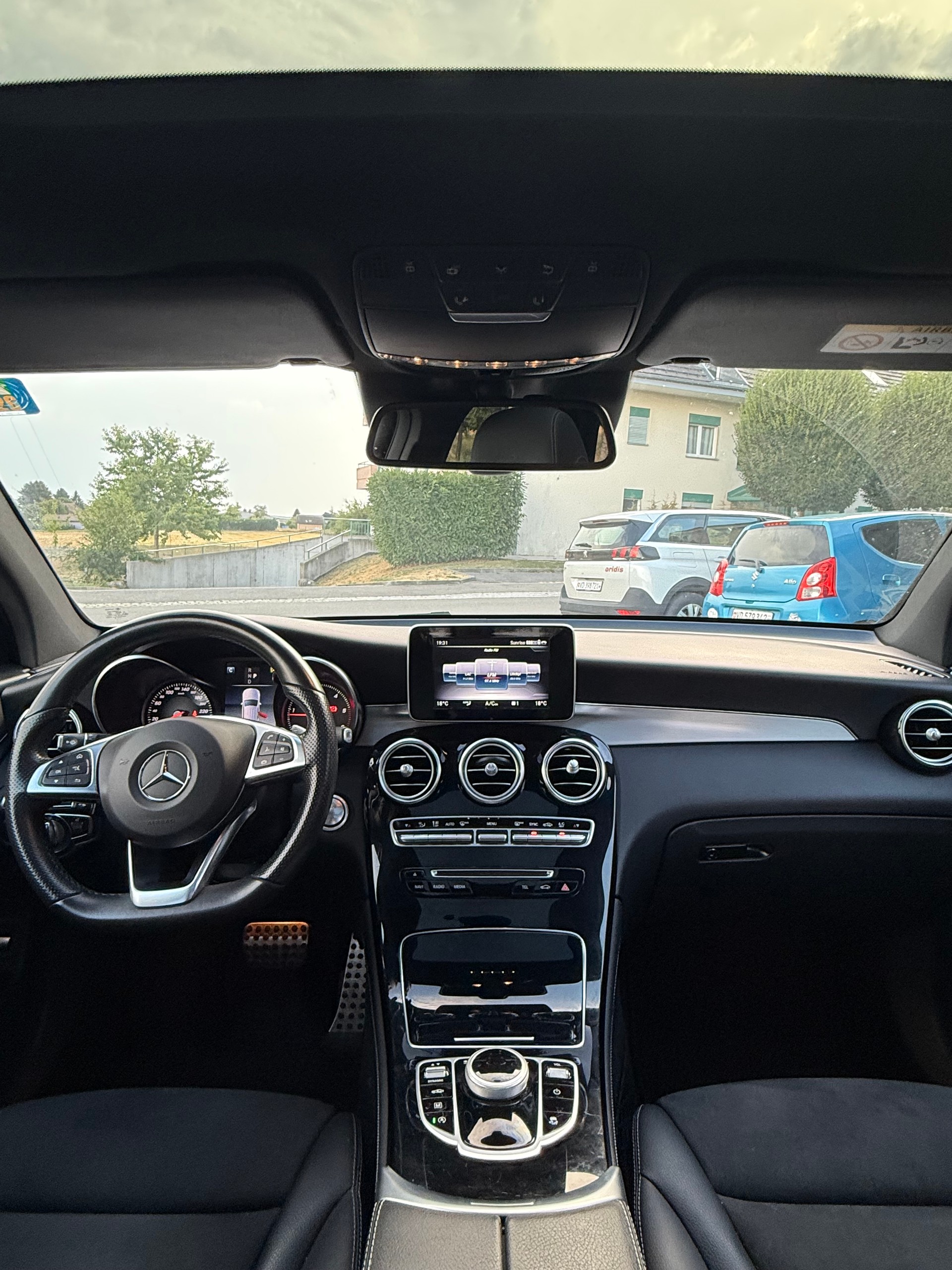 MERCEDES-BENZ GLC 250 d AMG Line 4Matic 9G-Tronic-image-5