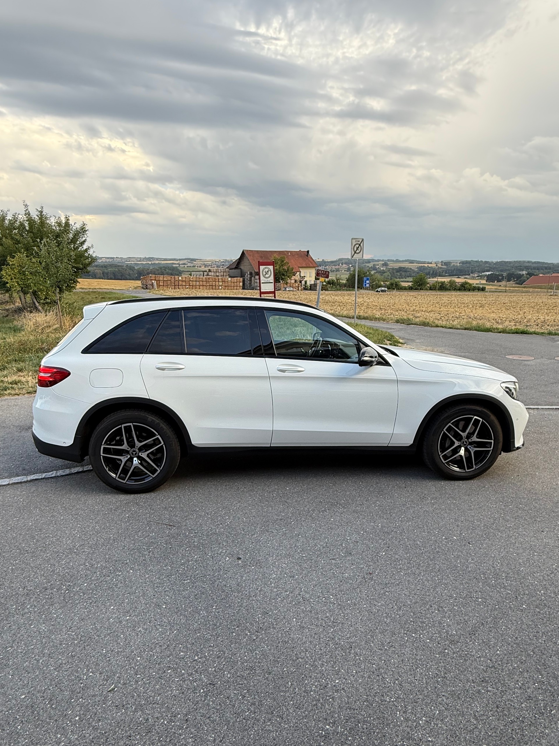 MERCEDES-BENZ GLC 250 d AMG Line 4Matic 9G-Tronic-image-14