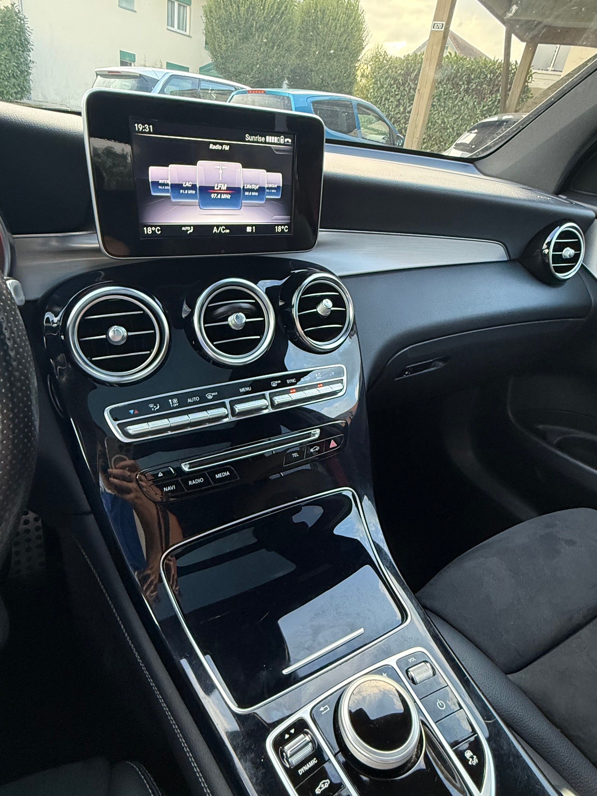 MERCEDES-BENZ GLC 250 d AMG Line 4Matic 9G-Tronic-image-13