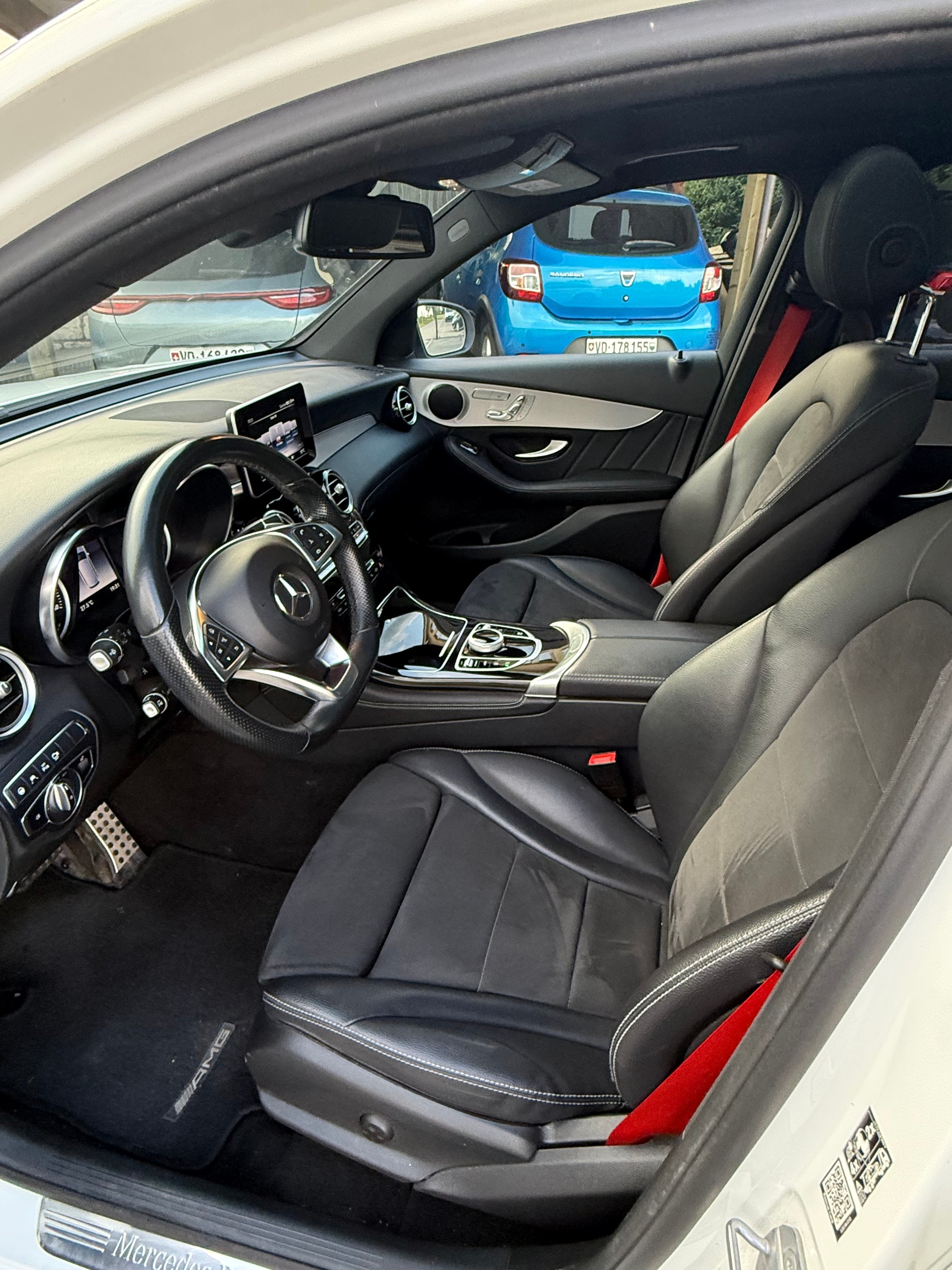 MERCEDES-BENZ GLC 250 d AMG Line 4Matic 9G-Tronic-image-11