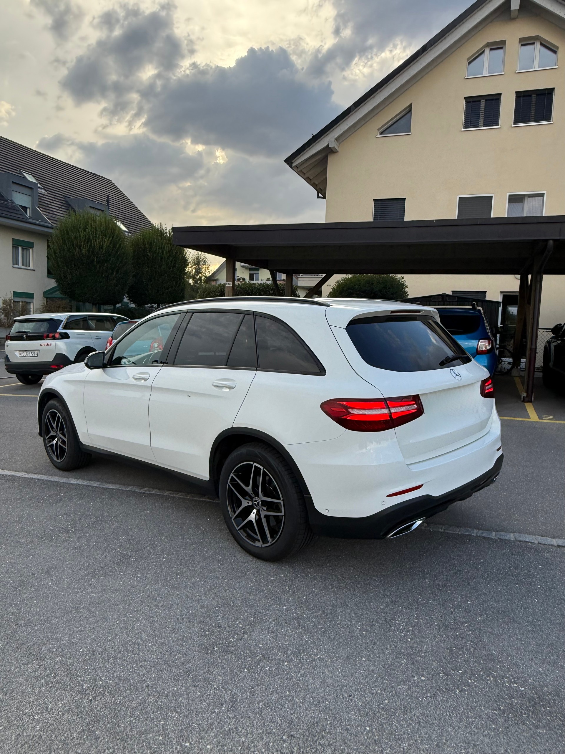 MERCEDES-BENZ GLC 250 d AMG Line 4Matic 9G-Tronic-image-9
