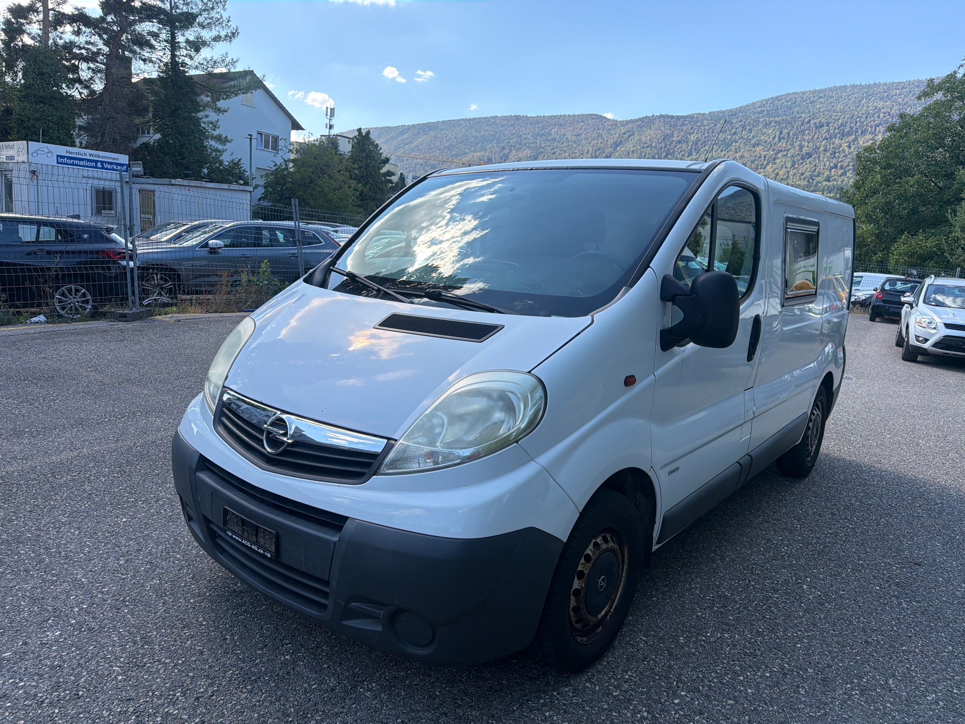OPEL Vivaro 2.0 CDTI 2.9t L1H1 ** 03x Sitze ** Klimaanlage ** 02x Airbag ** AHK 2000Kg ** Letzte MFK 25.04.2024 **-image-0