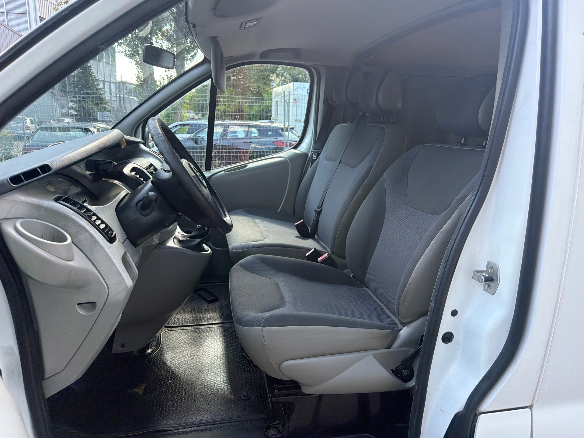 OPEL Vivaro 2.0 CDTI 2.9t L1H1 ** 03x Sitze ** Klimaanlage ** 02x Airbag ** AHK 2000Kg ** Letzte MFK 25.04.2024 **-image-2