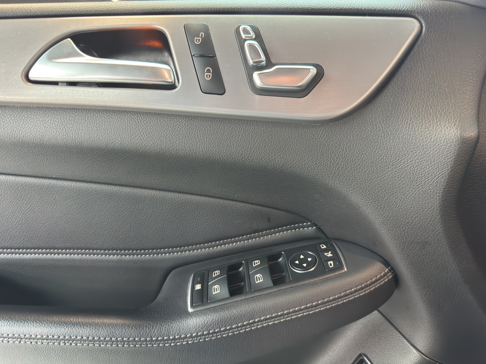 MERCEDES-BENZ GLE 350 d Executive 4Matic 9G-Tronic-image-12
