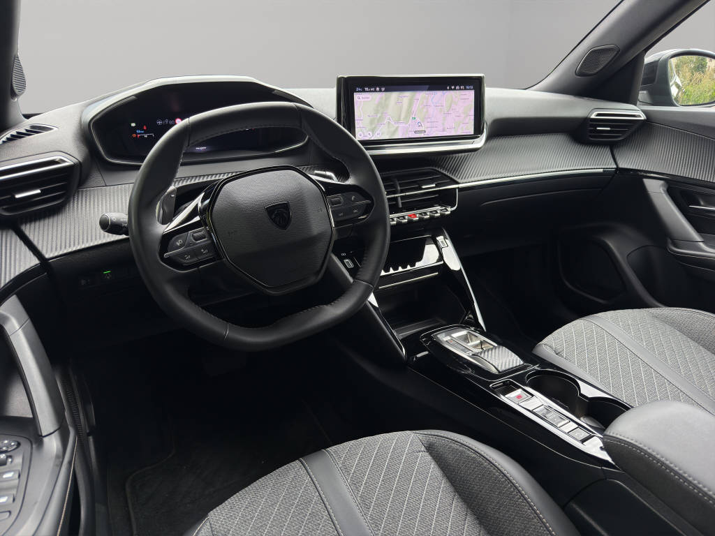 PEUGEOT 2008 1.2 PureTech 130 Allure-image-5