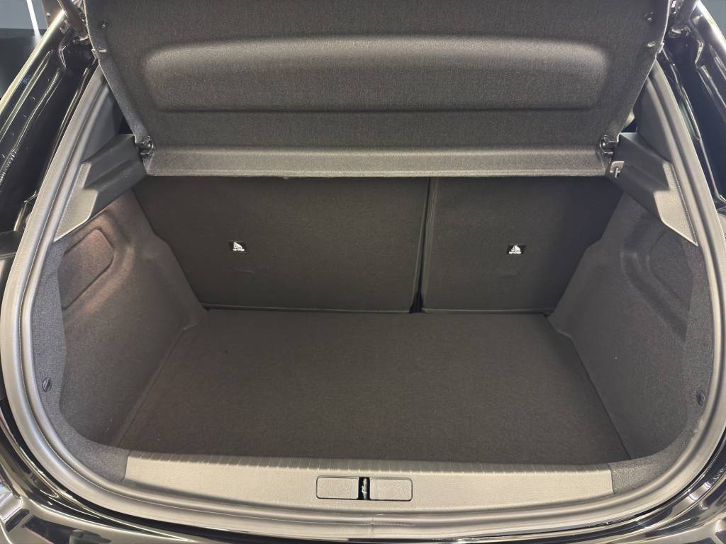 PEUGEOT 208 1.2 MHEV 145 GT-image-11