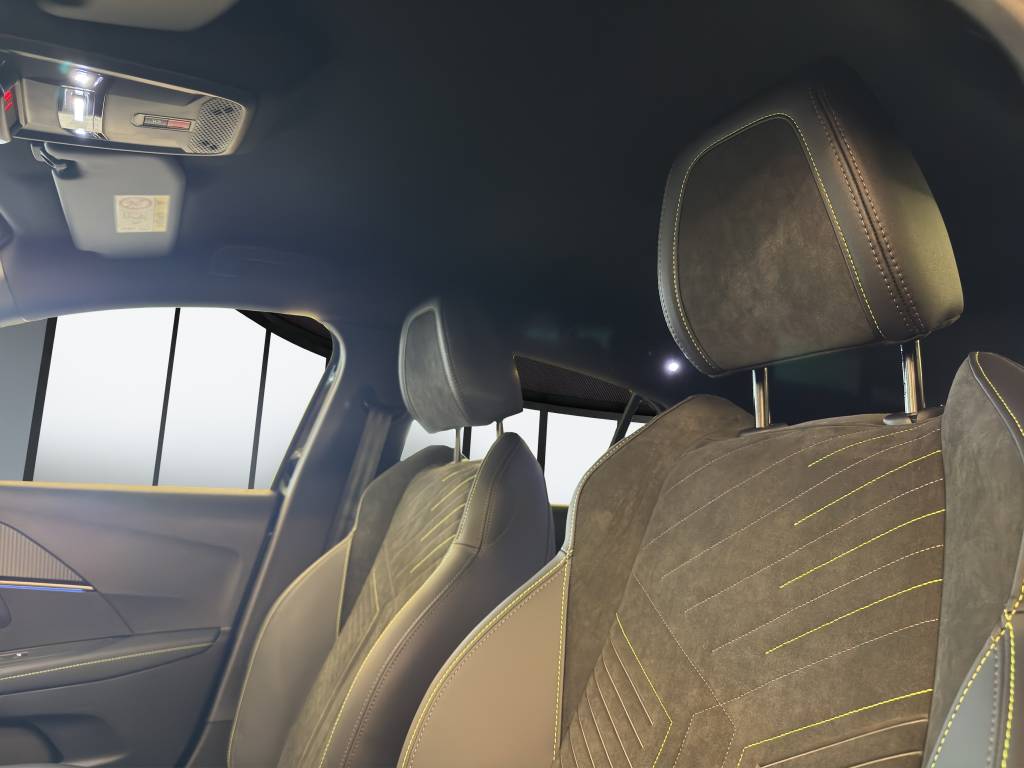 PEUGEOT 208 1.2 MHEV 145 GT-image-9