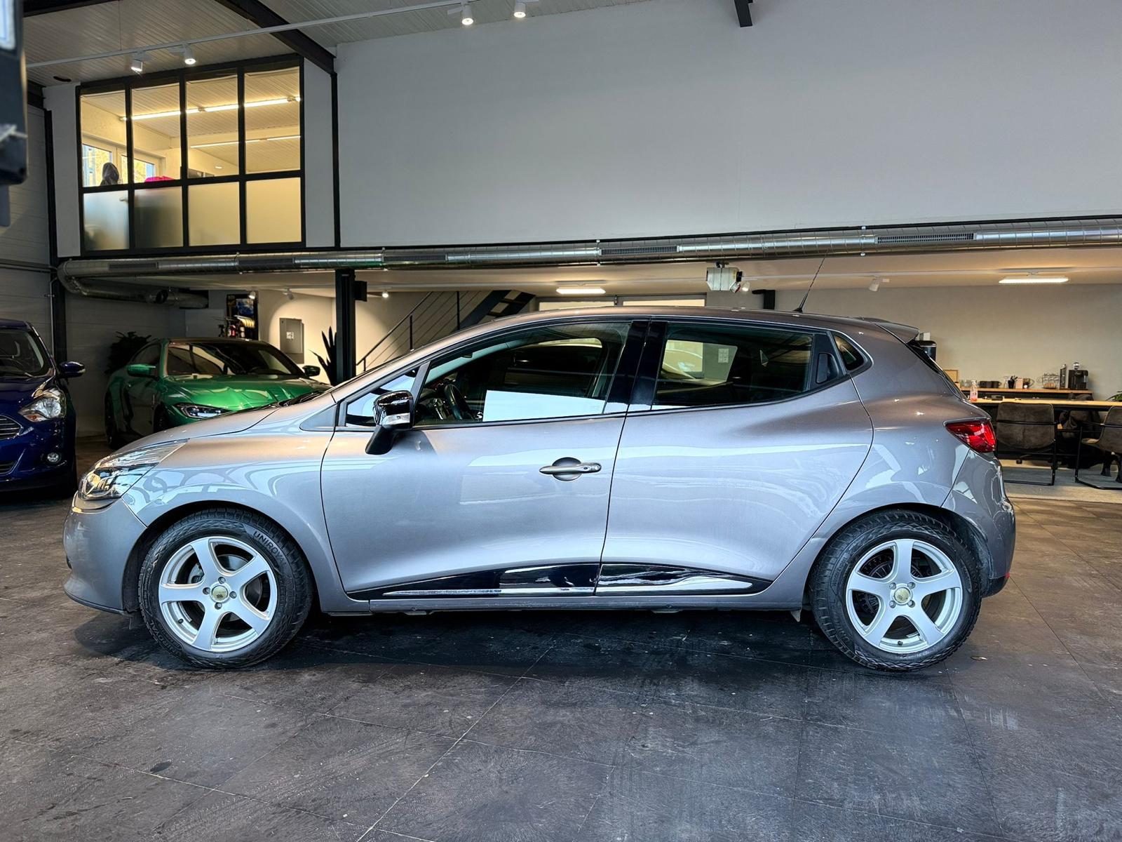 RENAULT Clio 1.2 16V T Swiss Edition EDC-image-1
