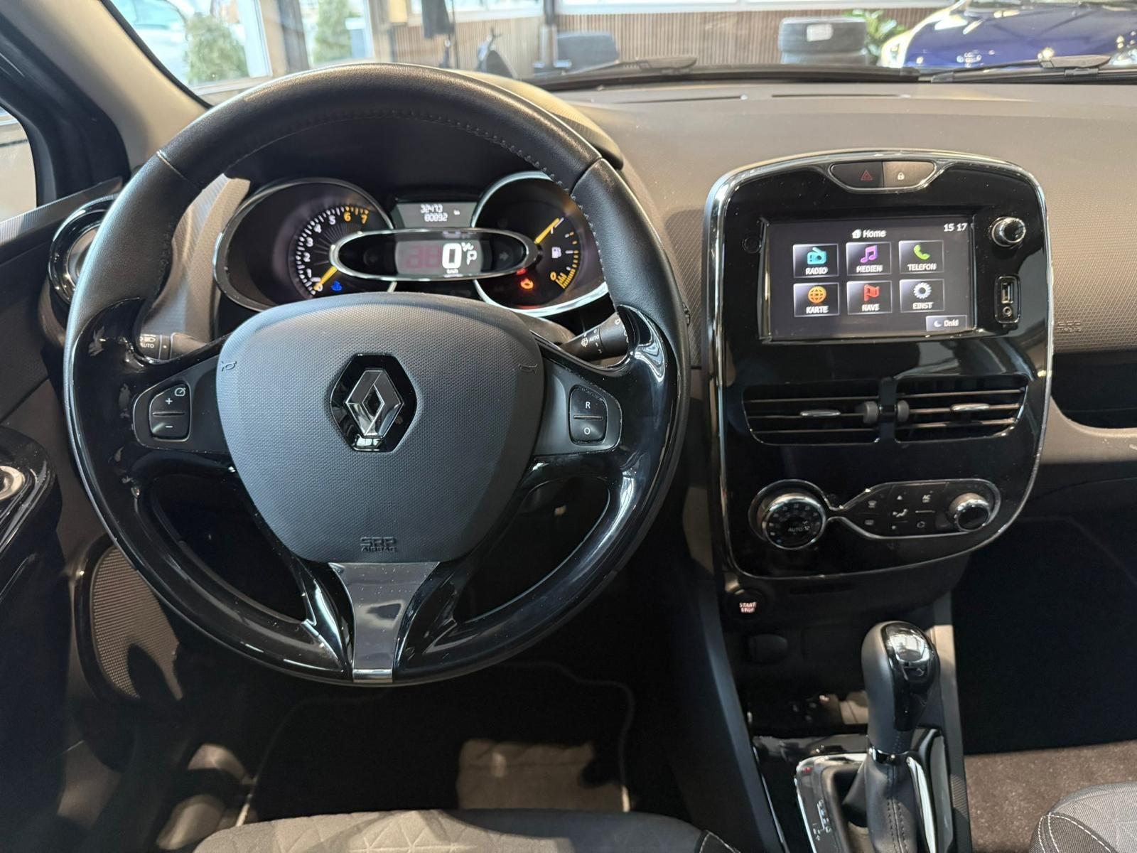 RENAULT Clio 1.2 16V T Swiss Edition EDC-image-12