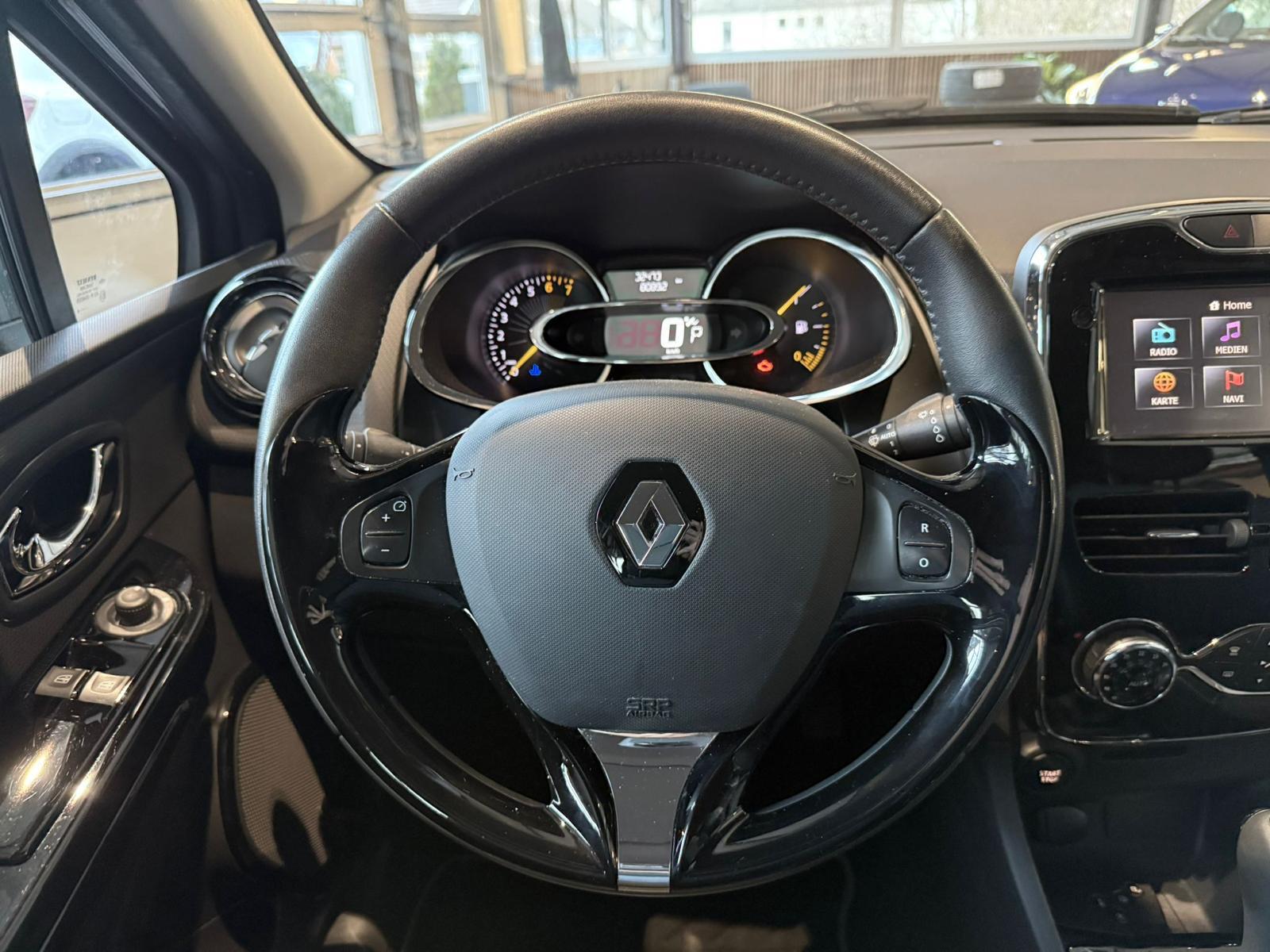 RENAULT Clio 1.2 16V T Swiss Edition EDC-image-11