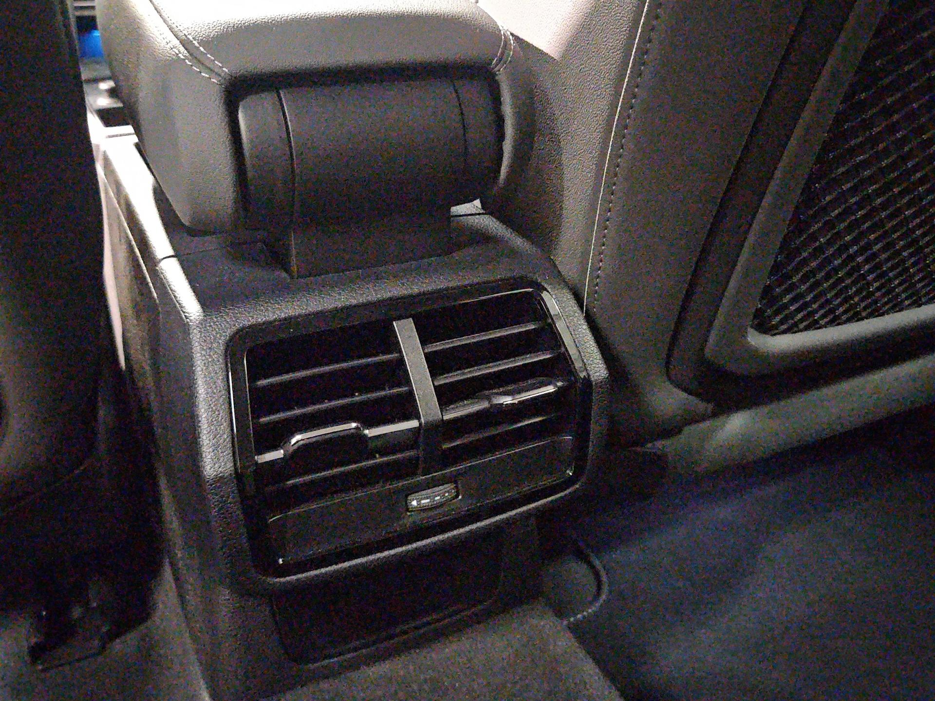 AUDI Q3 45 TFSI advanced quattro S-tronic-image-24