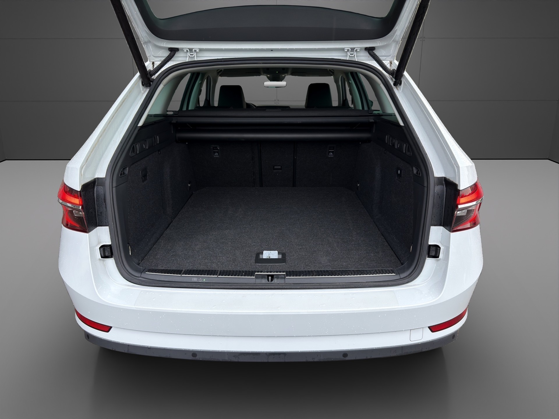 SKODA Superb Combi 2.0 TDi Style 4x4 DSG-image-4