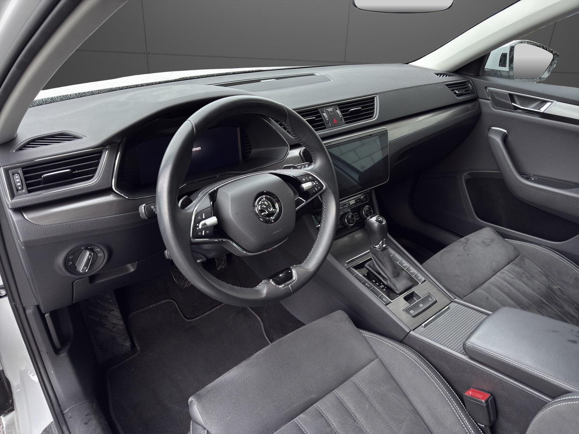 SKODA Superb Combi 2.0 TDi Style 4x4 DSG-image-7