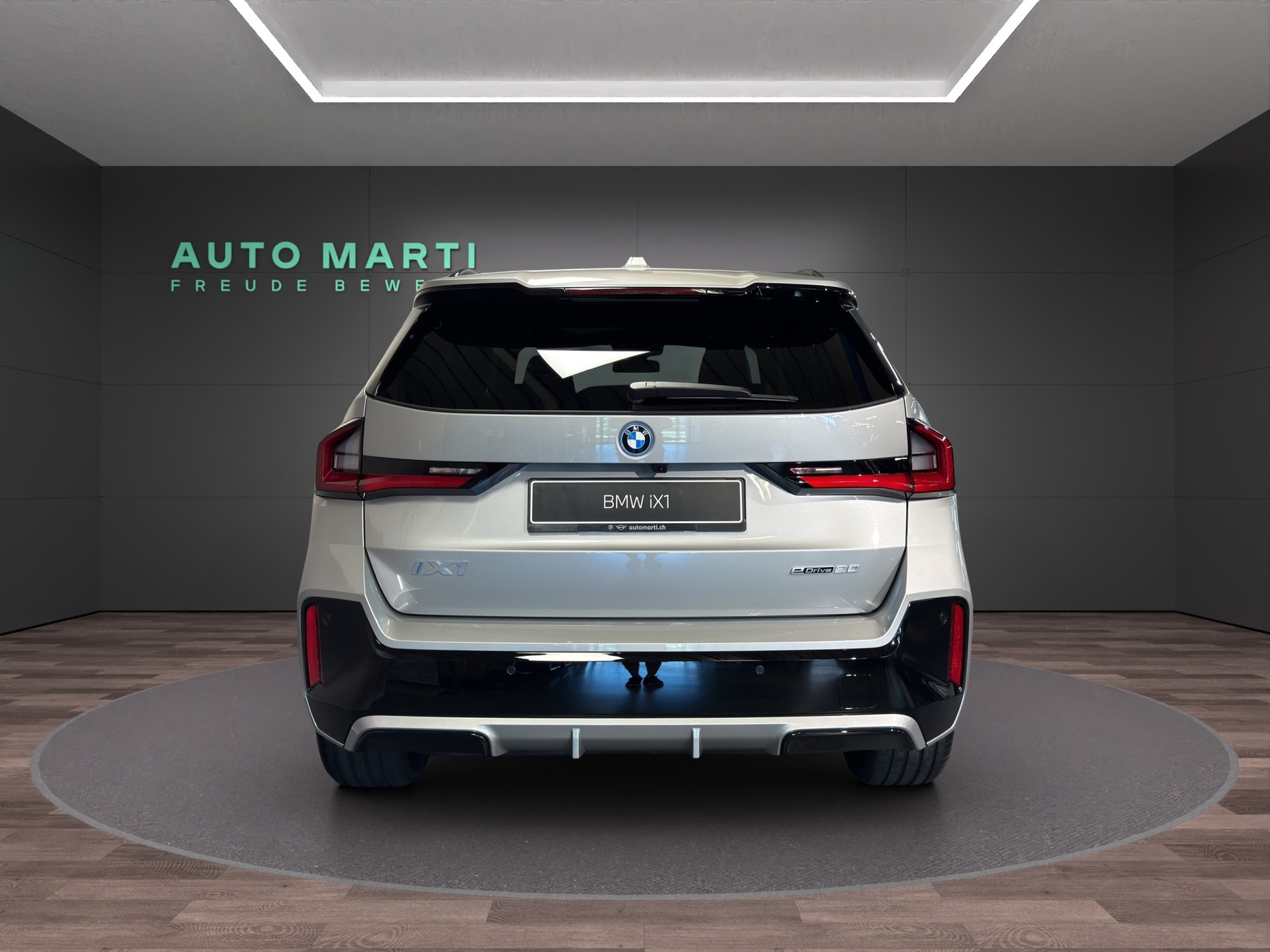 BMW iX1 20 eDrive-showroom-element-2