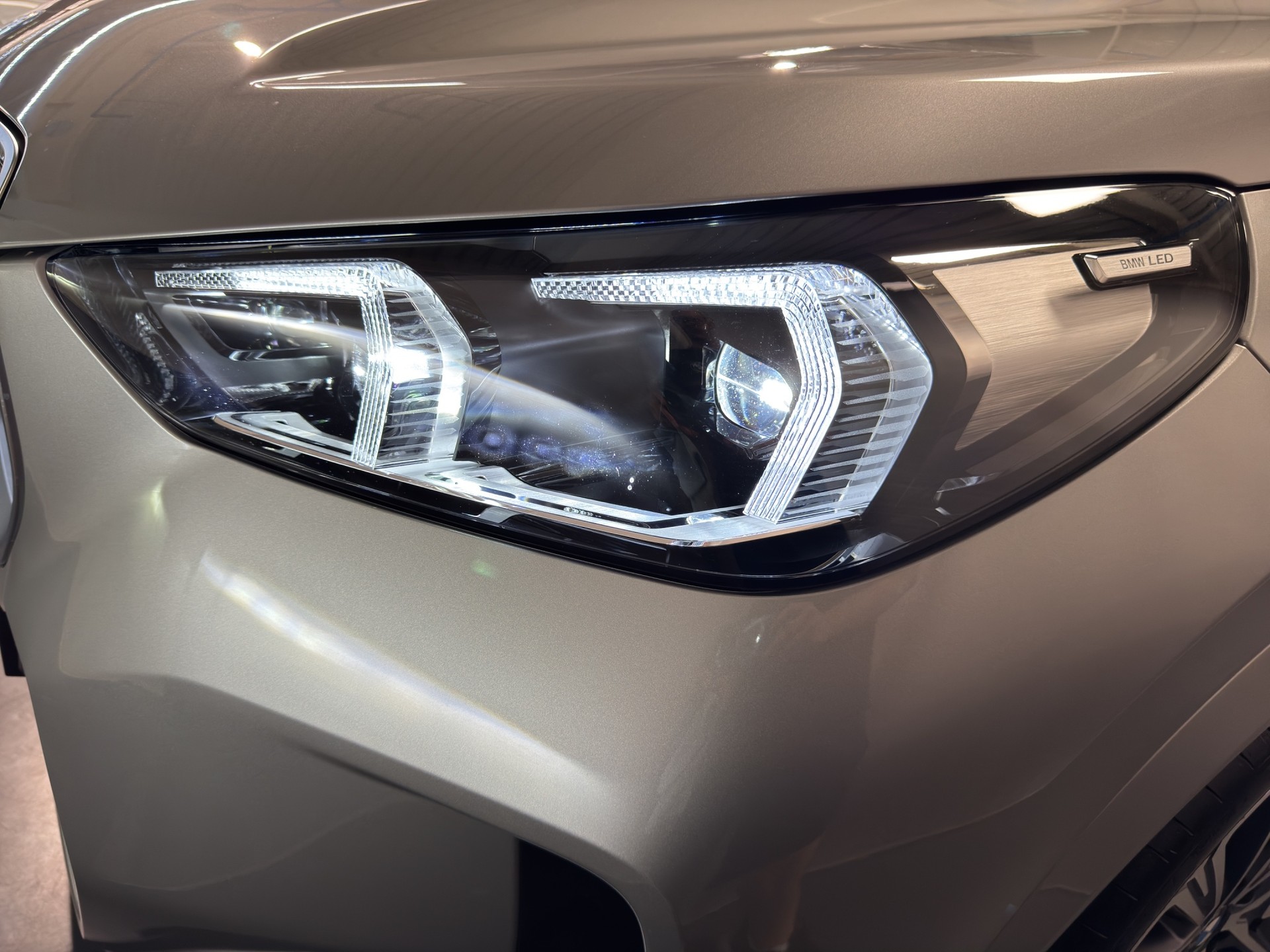 BMW iX1 20 eDrive-image-6