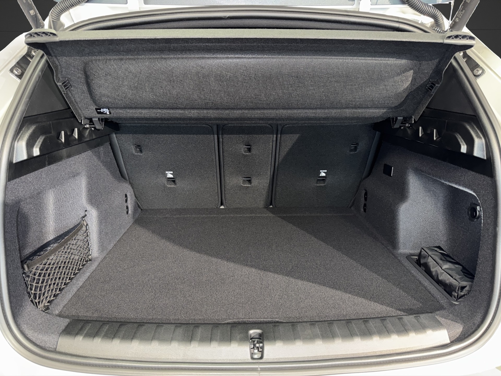 BMW iX1 20 eDrive-image-20