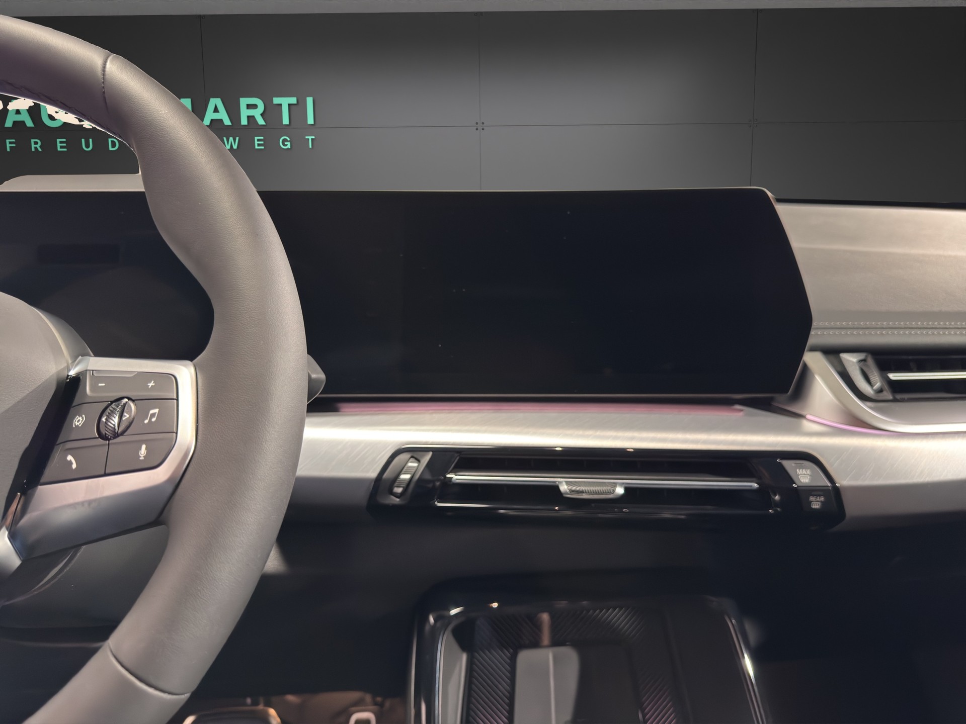 BMW iX1 20 eDrive-image-13