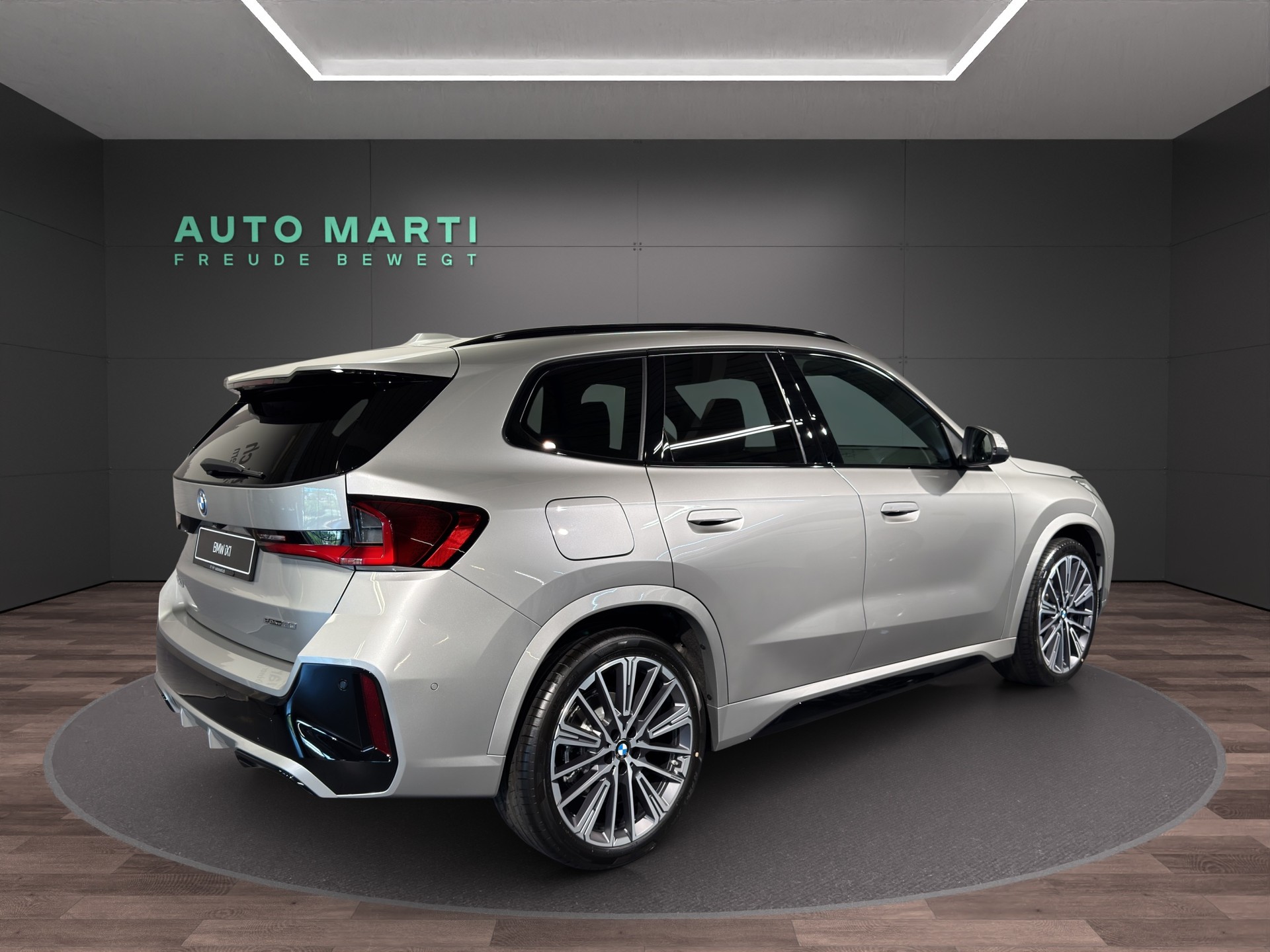BMW iX1 20 eDrive-showroom-element-3