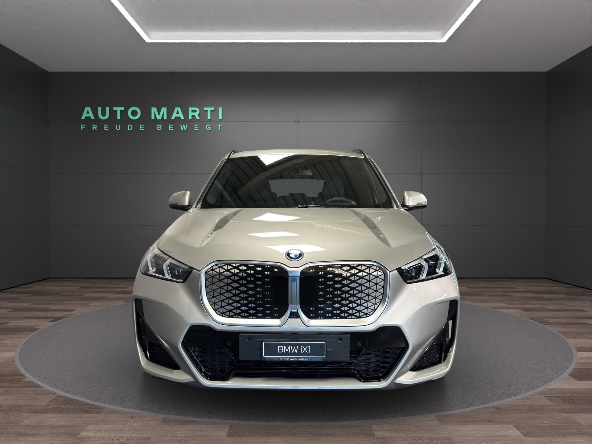 BMW iX1 20 eDrive-image-4