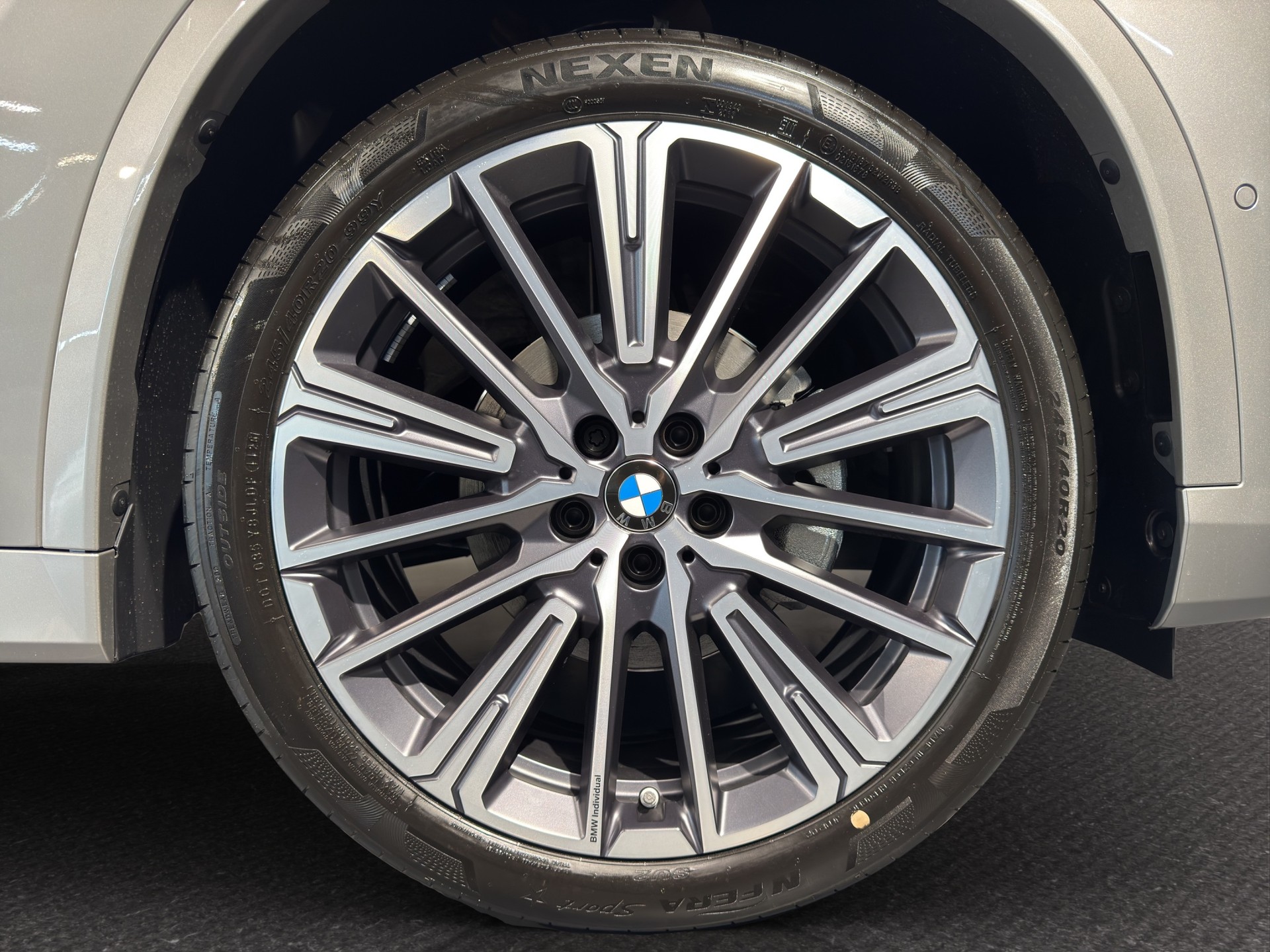 BMW iX1 20 eDrive-image-7