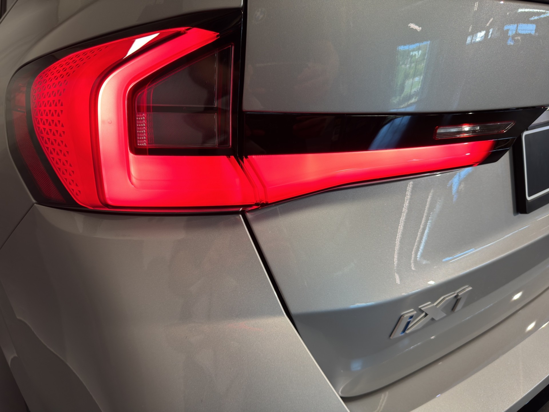 BMW iX1 20 eDrive-image-5