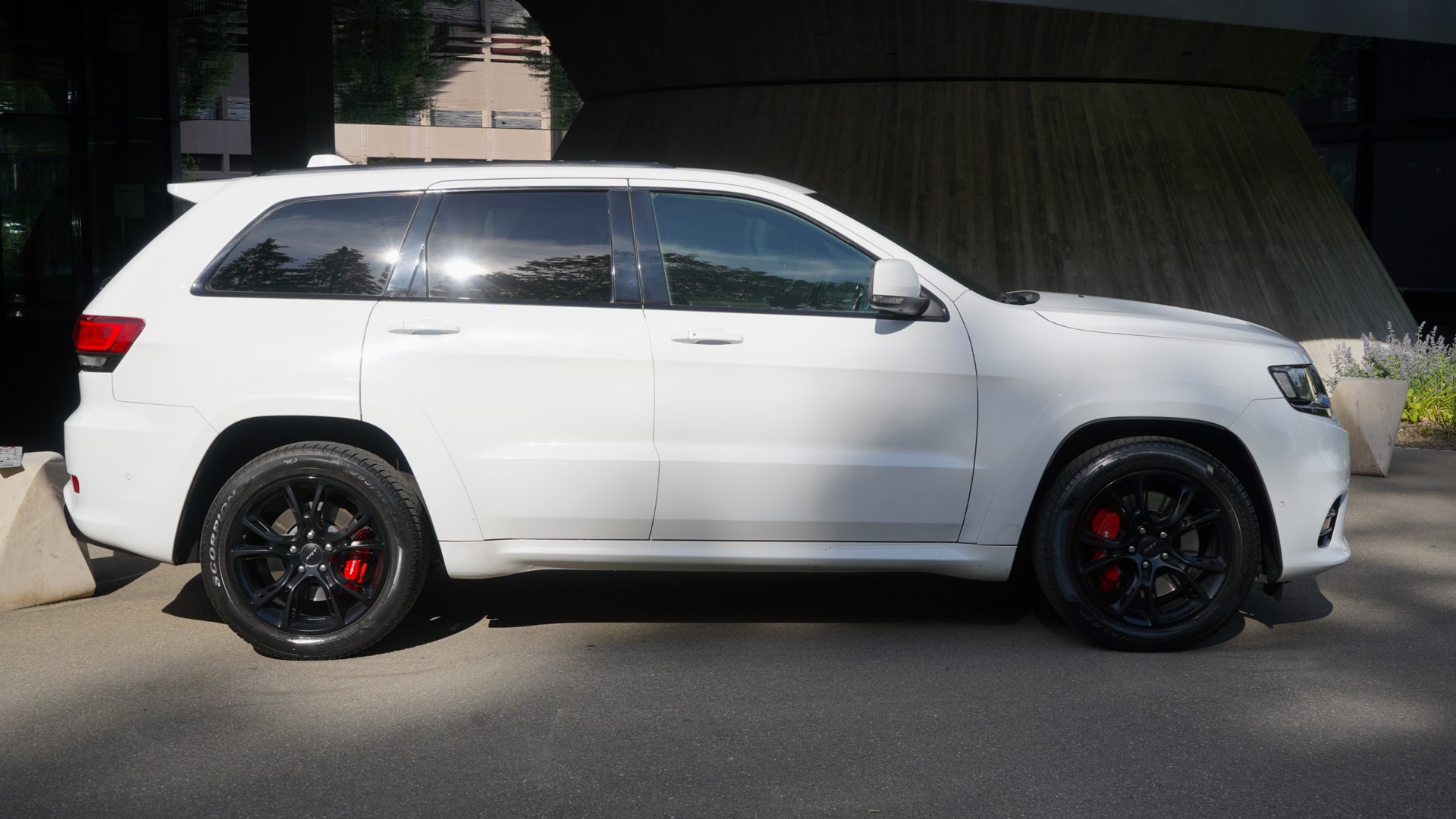 JEEP Grand Cherokee 6.4 V8 HEMI SRT8 Automatic-image-3