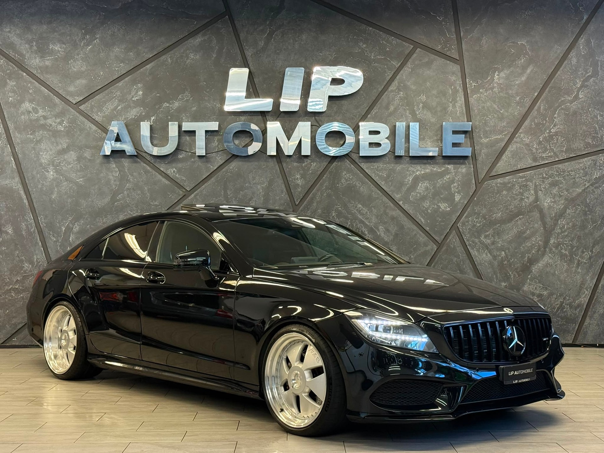 MERCEDES-BENZ CLS 350 BlueTEC 9G-Tronic Amg-Line-showroom-element-2