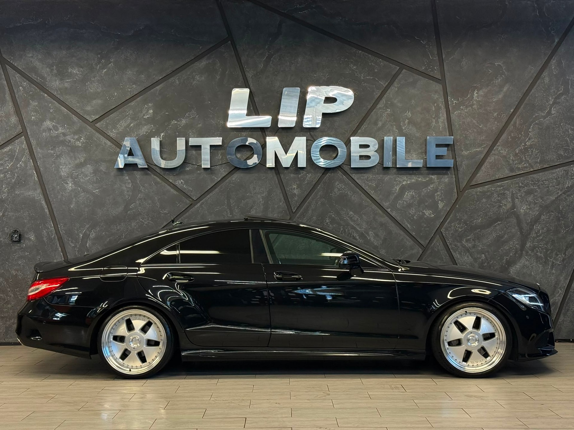 MERCEDES-BENZ CLS 350 BlueTEC 9G-Tronic Amg-Line-showroom-element-3