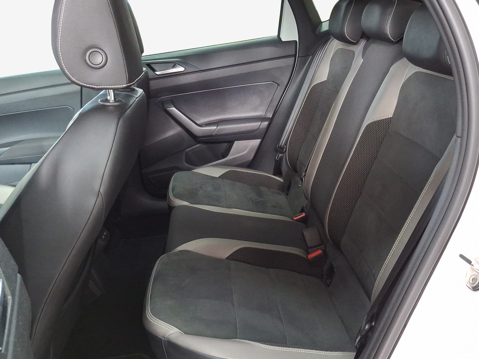 VW Polo 2.0 TSI GTI DSG-image-11